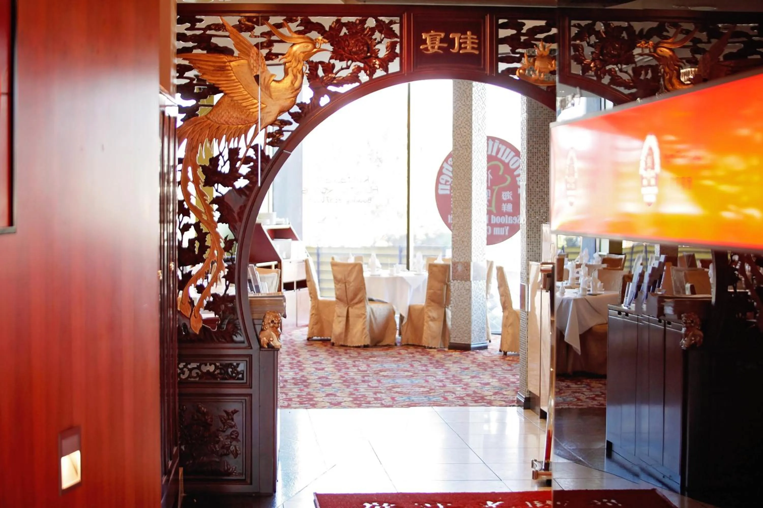 Restaurant/places to eat in Golden Pebble Hotel