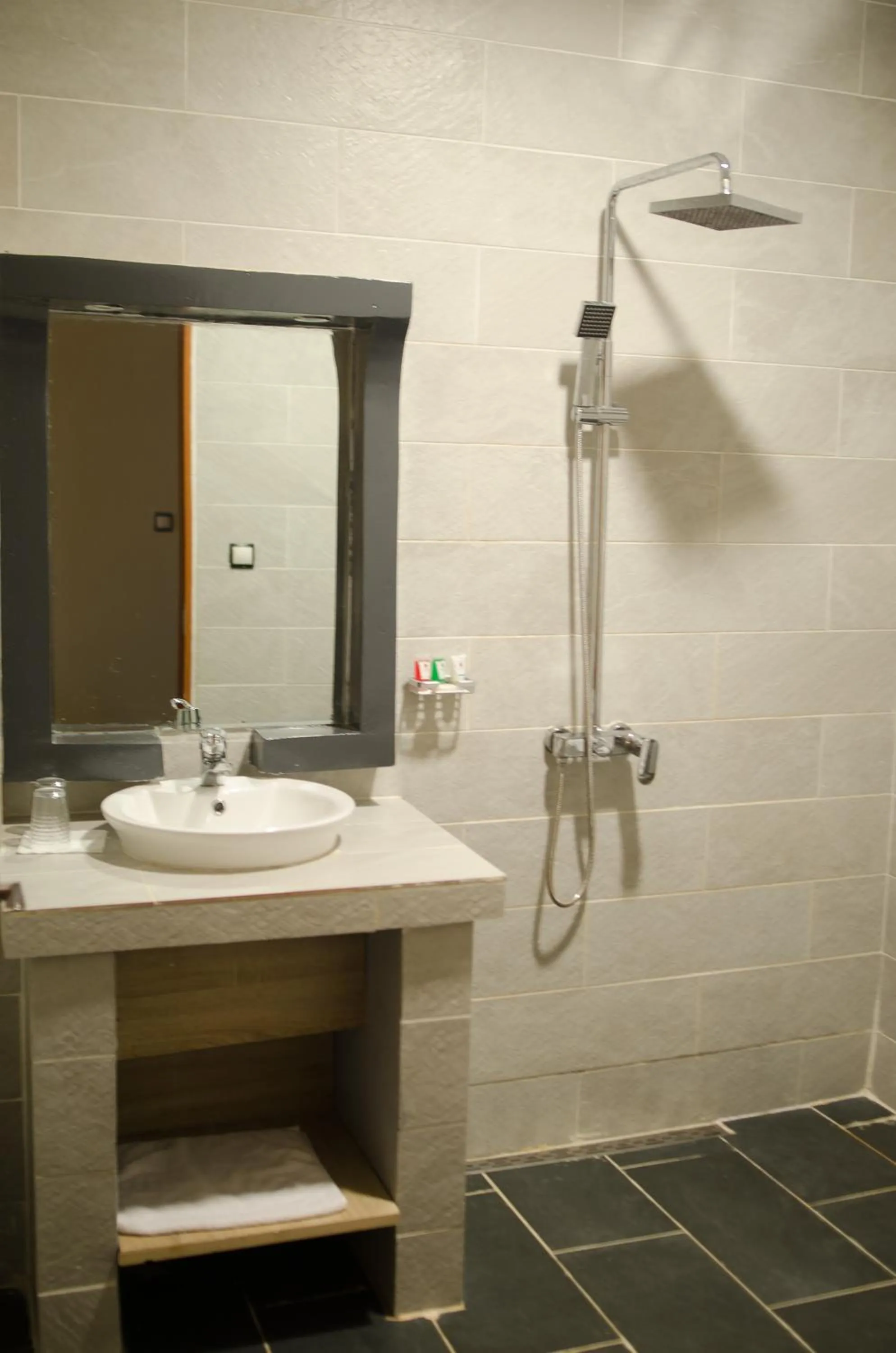 Bathroom in Hôtel MENABE'L