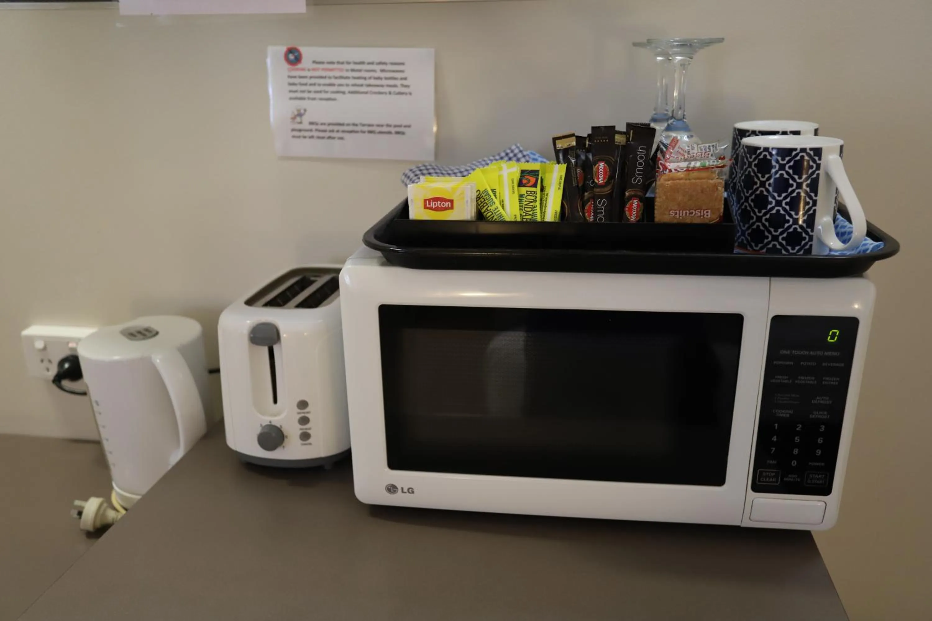 Coffee/tea facilities in Tropic Coast Motel
