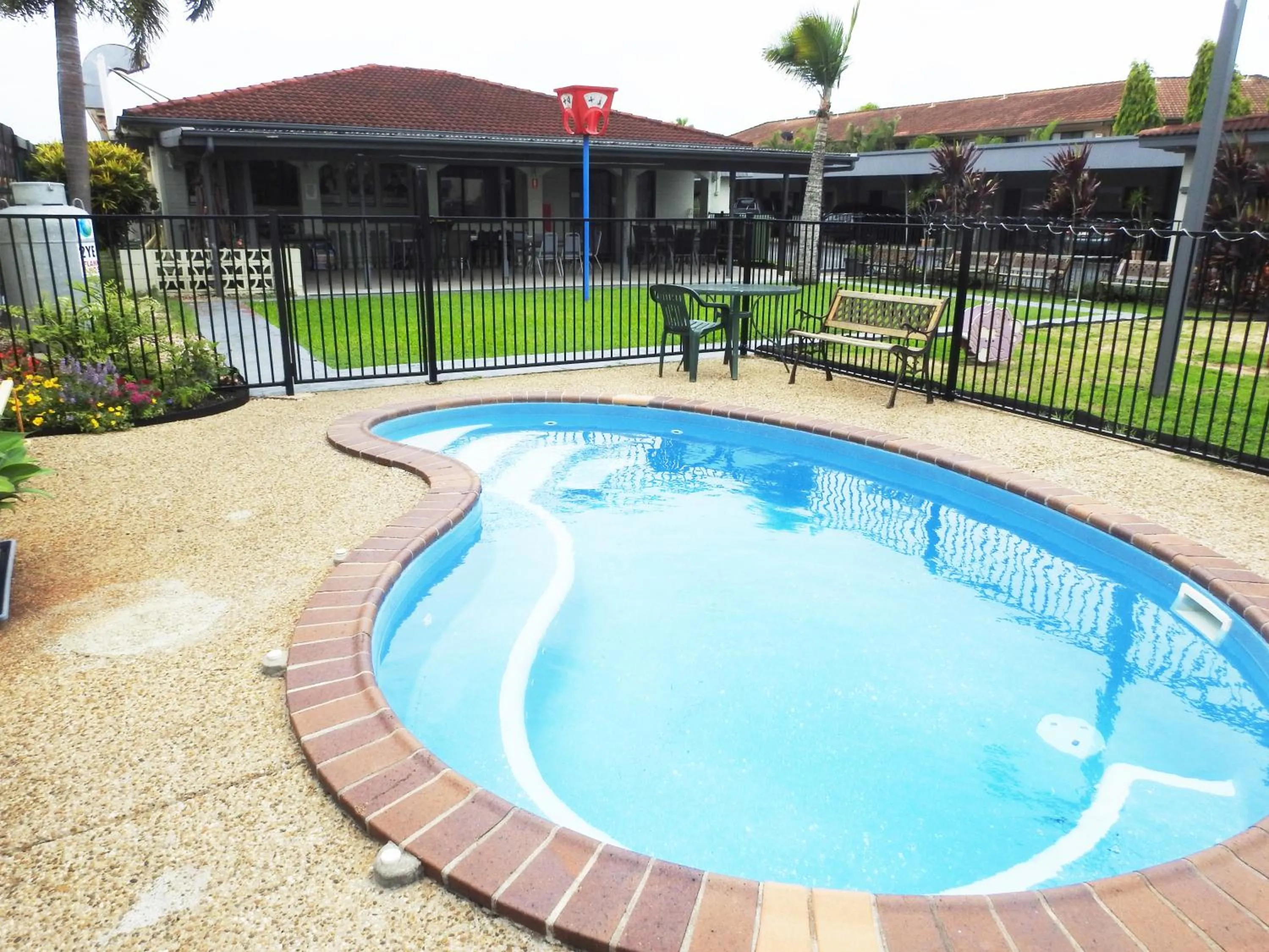Swimming pool in Tropic Coast Motel