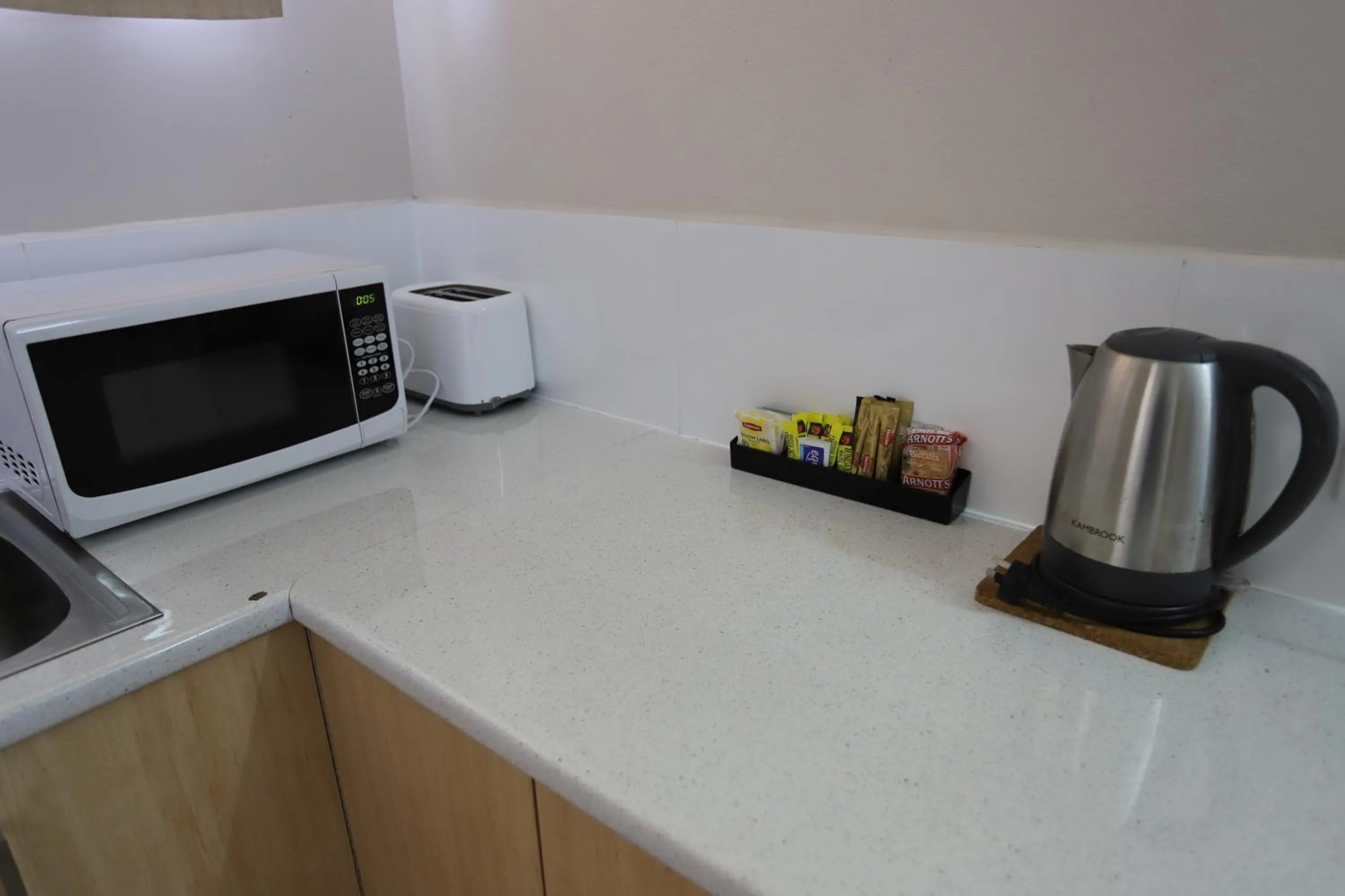 Coffee/tea facilities in Tropic Coast Motel