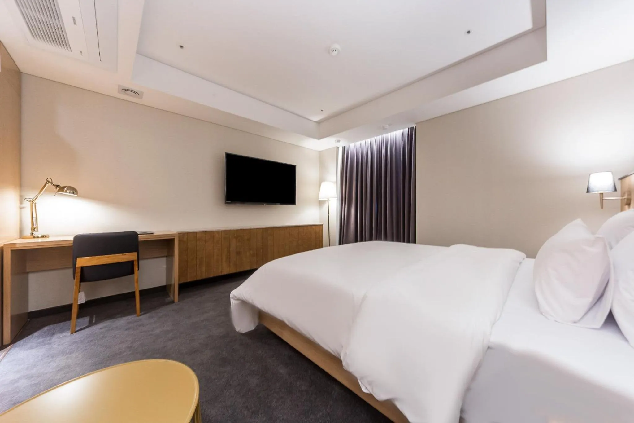 Photo of the whole room, Bed in Gwangju HOUND Hotel