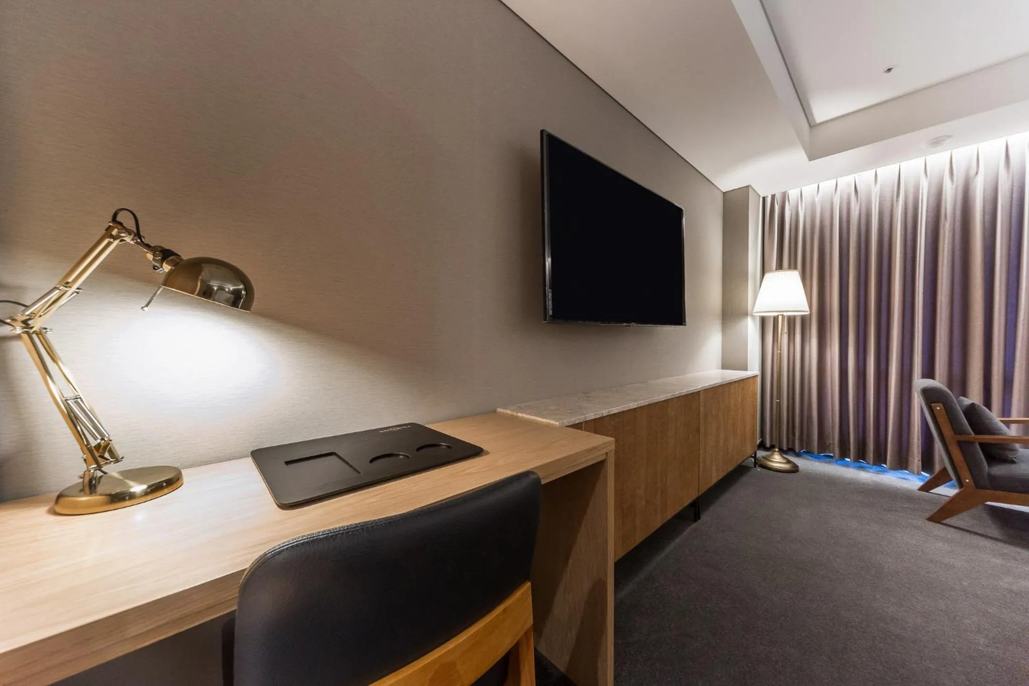 Seating area in Gwangju HOUND Hotel