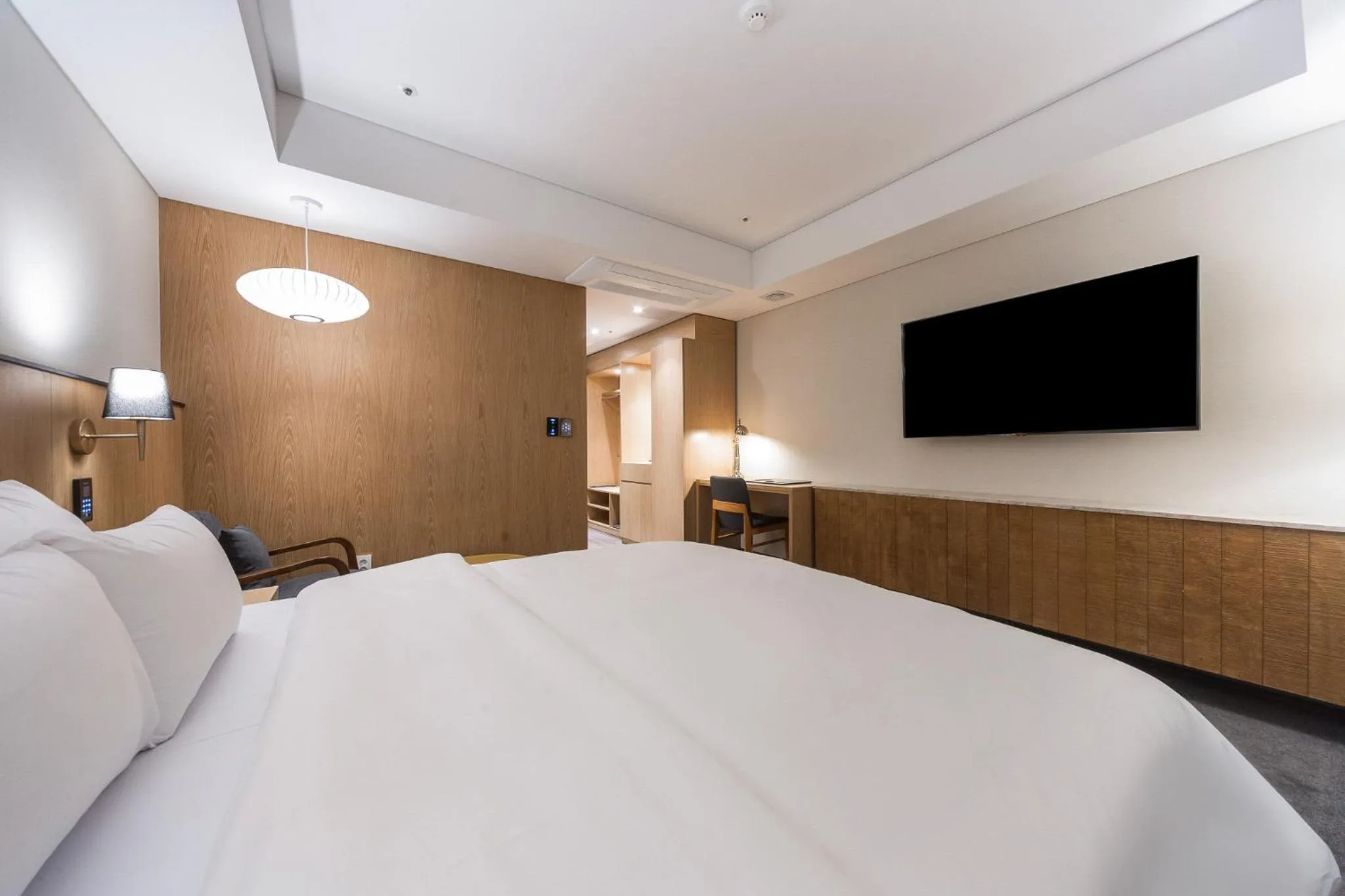 Photo of the whole room, Bed in Gwangju HOUND Hotel