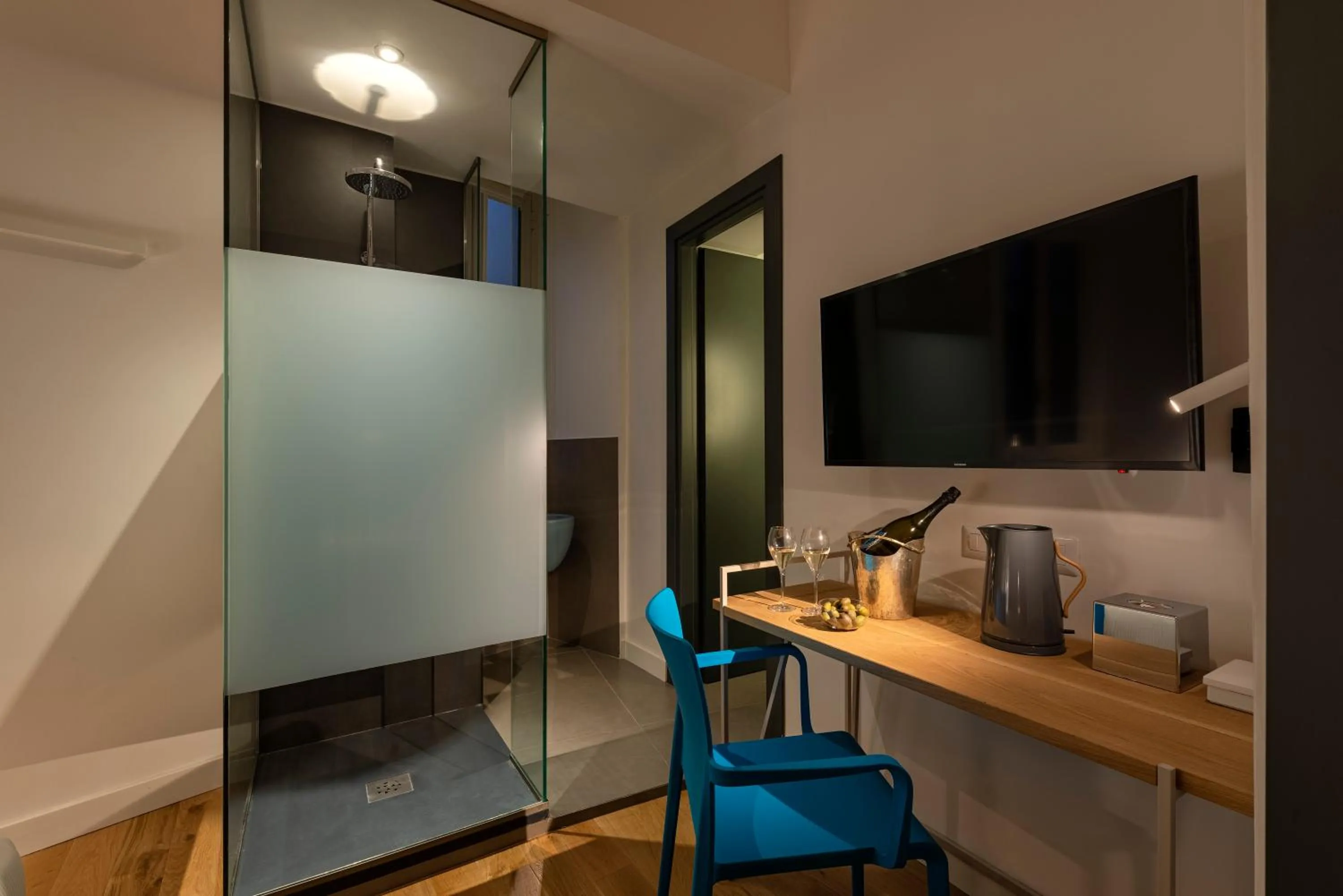 Shower in Giuditta in Trastevere