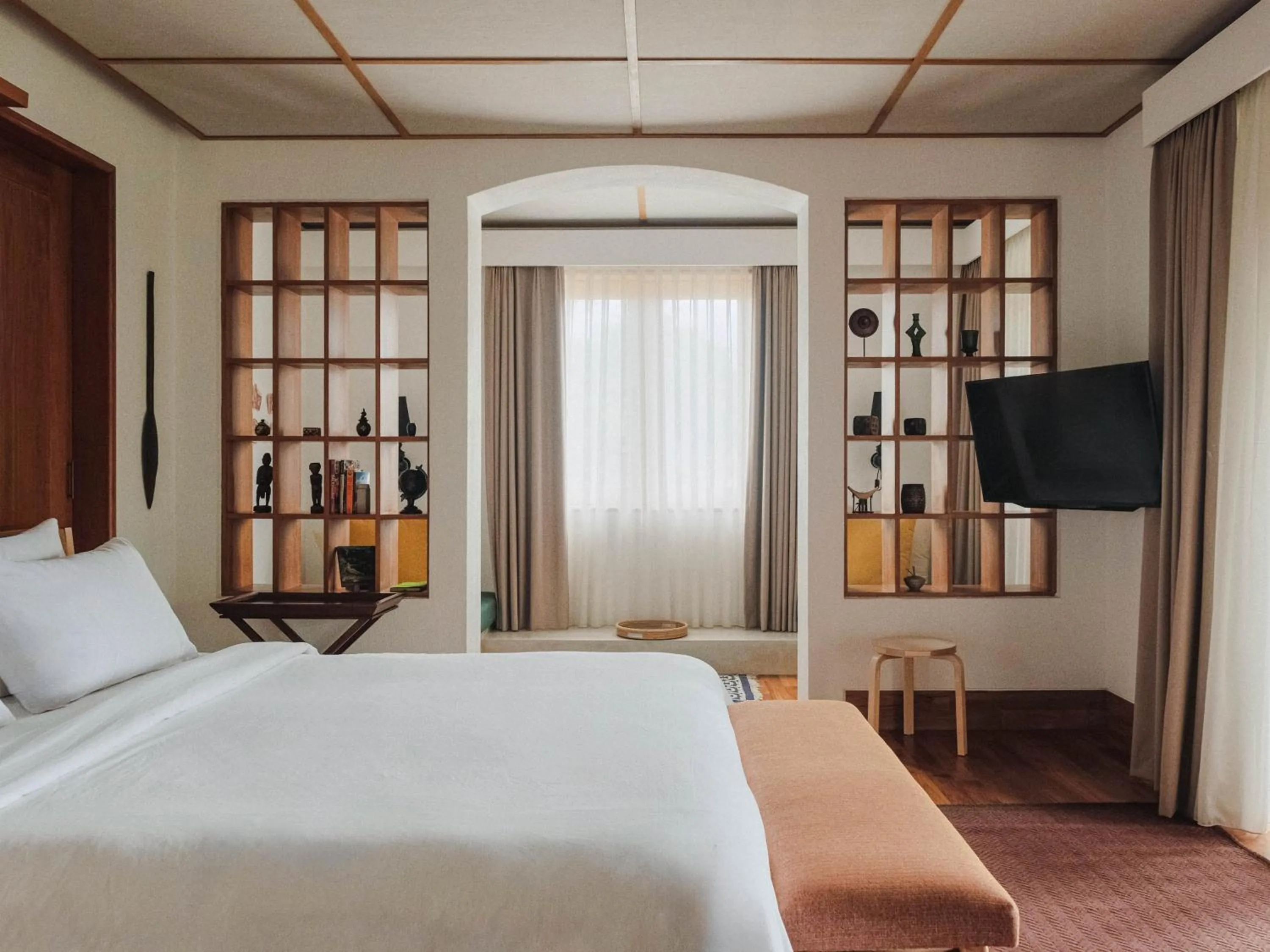 Communal lounge/ TV room, Bed in The Sayan House Villas