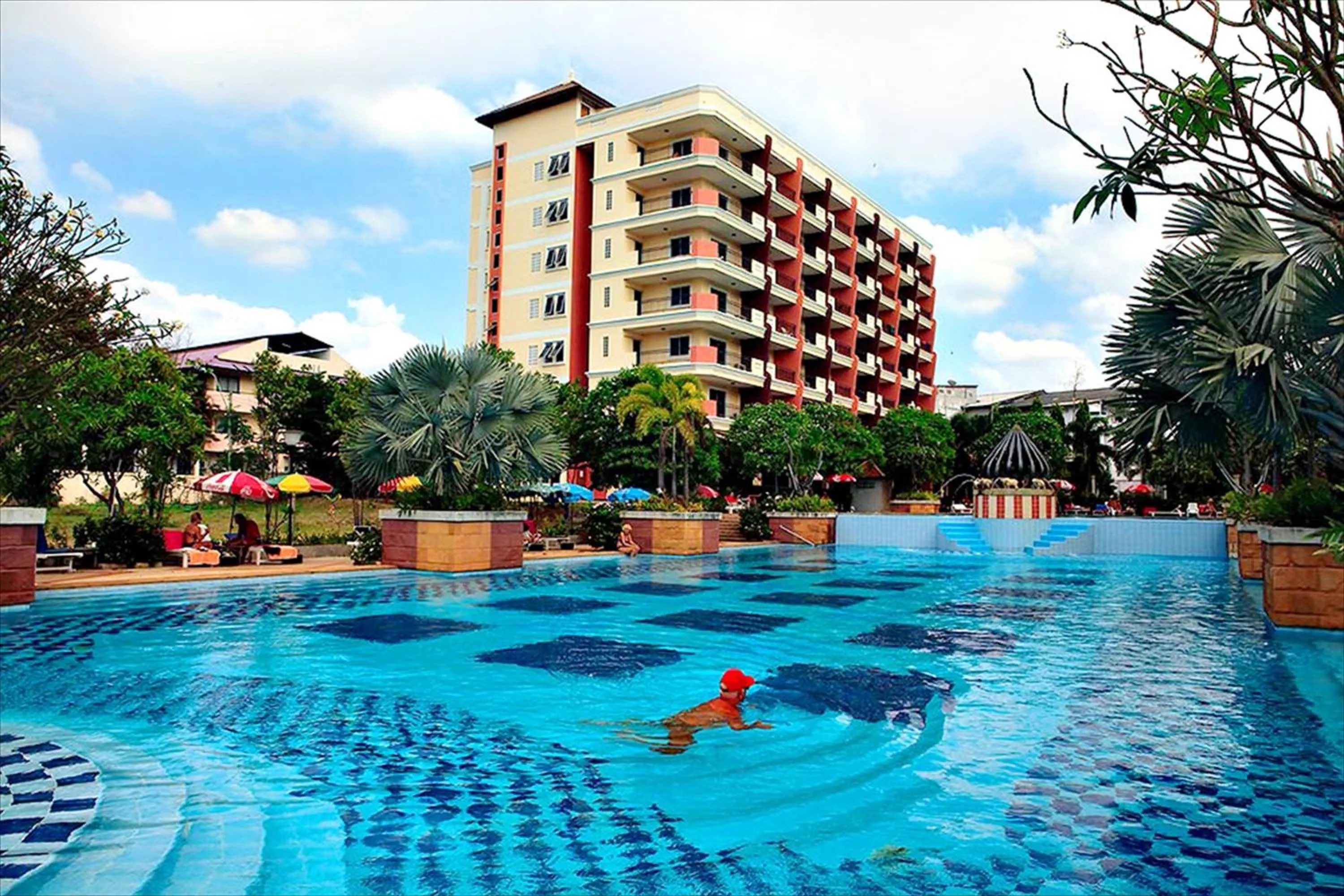 Swimming pool in Lek Villa