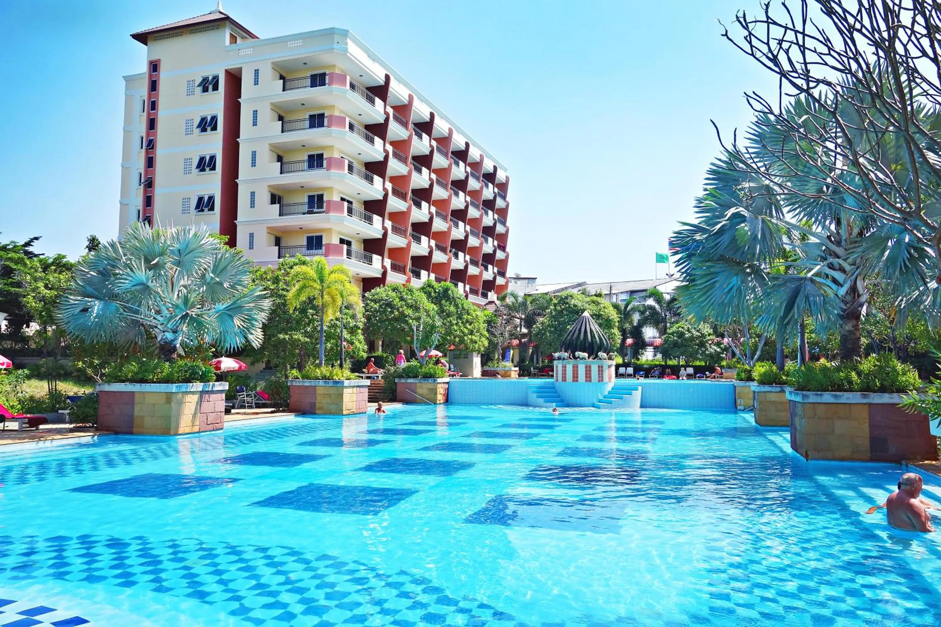 Swimming pool in Lek Villa