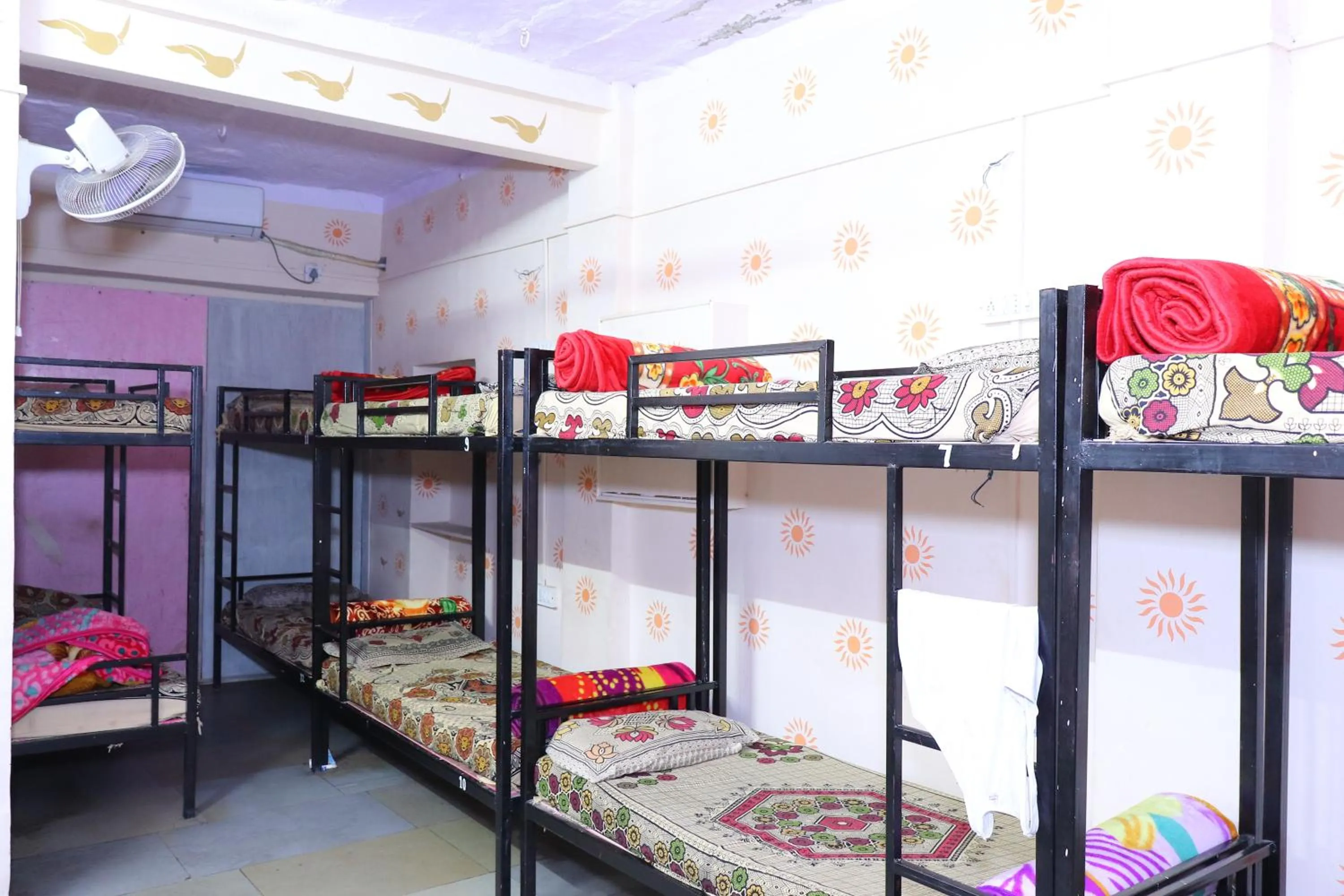 Bed in Jamna Vilas Guest House and Restaurant