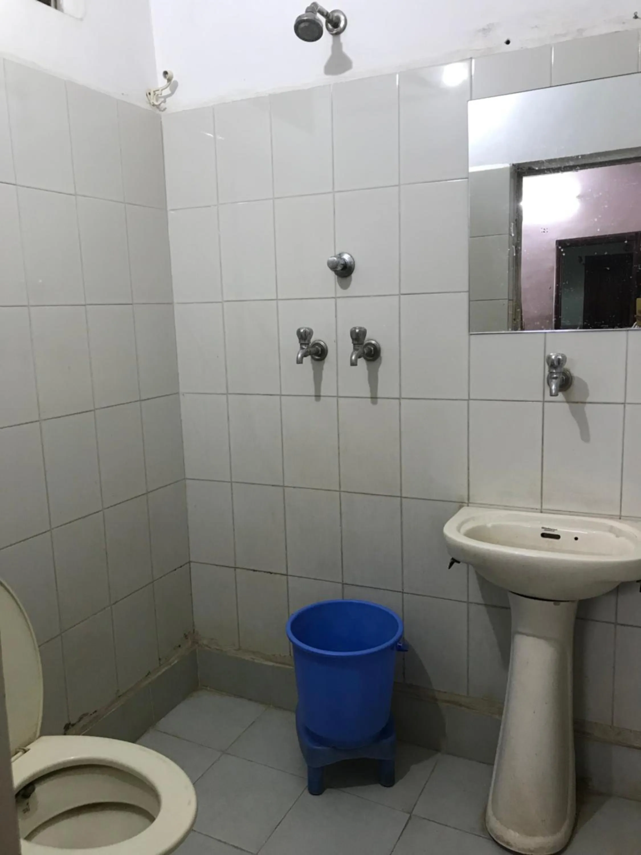 Bathroom in Jamna Vilas Guest House and Restaurant