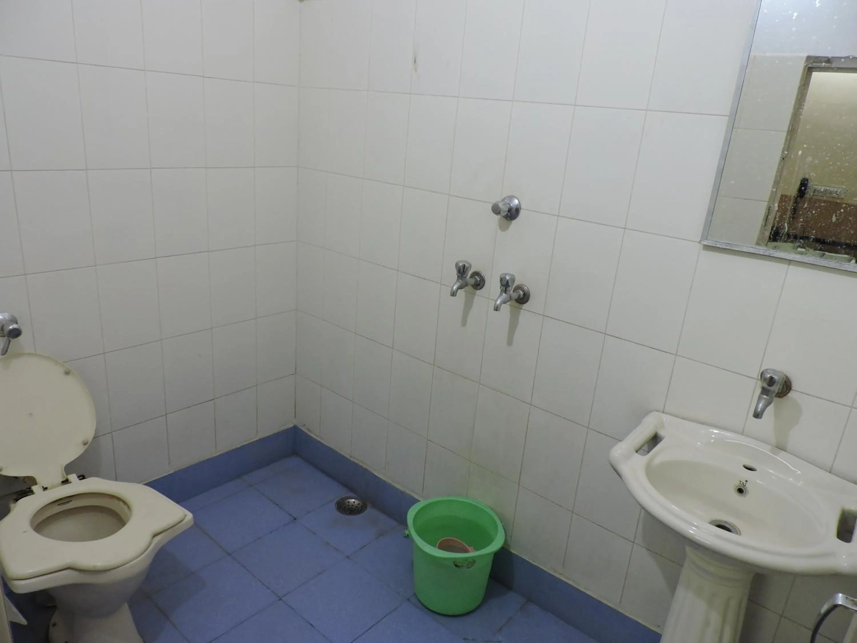 Toilet in Jamna Vilas Guest House and Restaurant