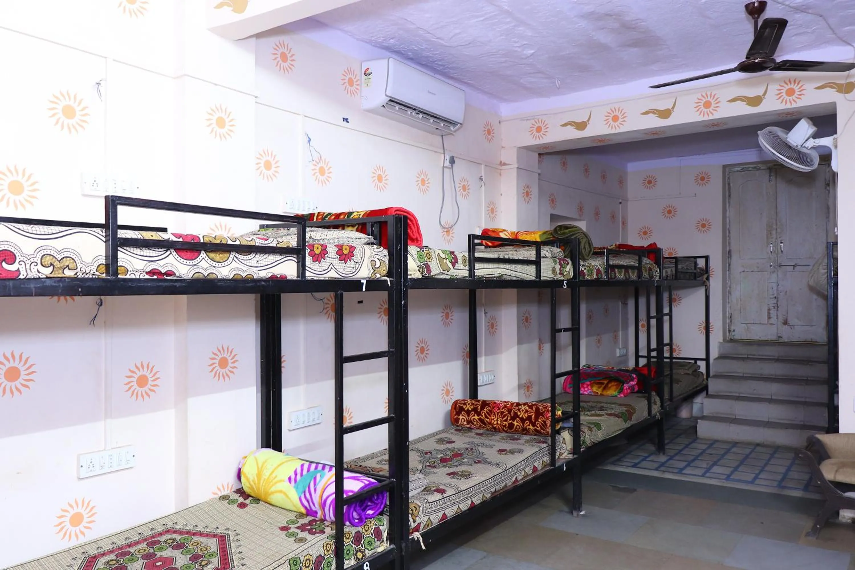 Bed in Jamna Vilas Guest House and Restaurant
