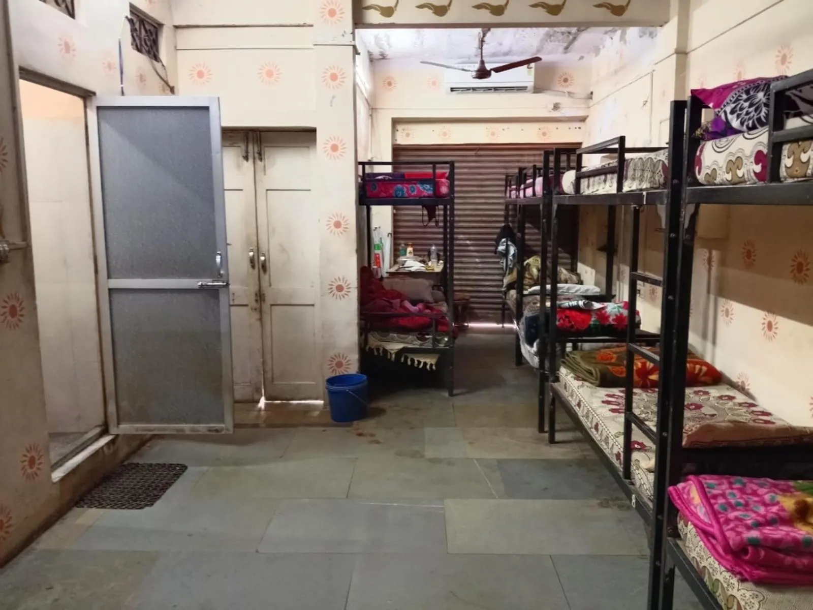 Bed in Jamna Vilas Guest House and Restaurant