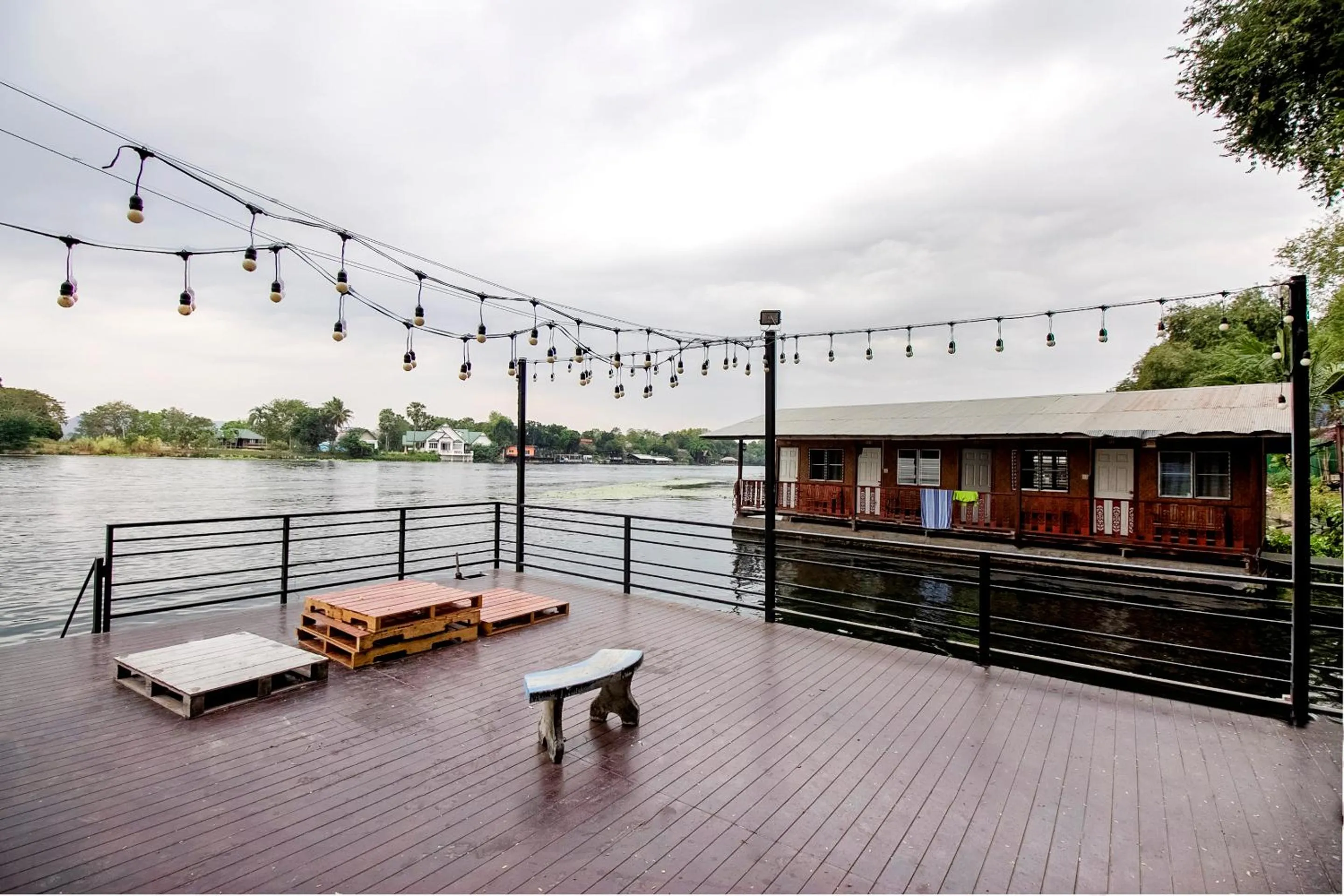 Balcony/Terrace in T & T Hostel Kanchanaburi