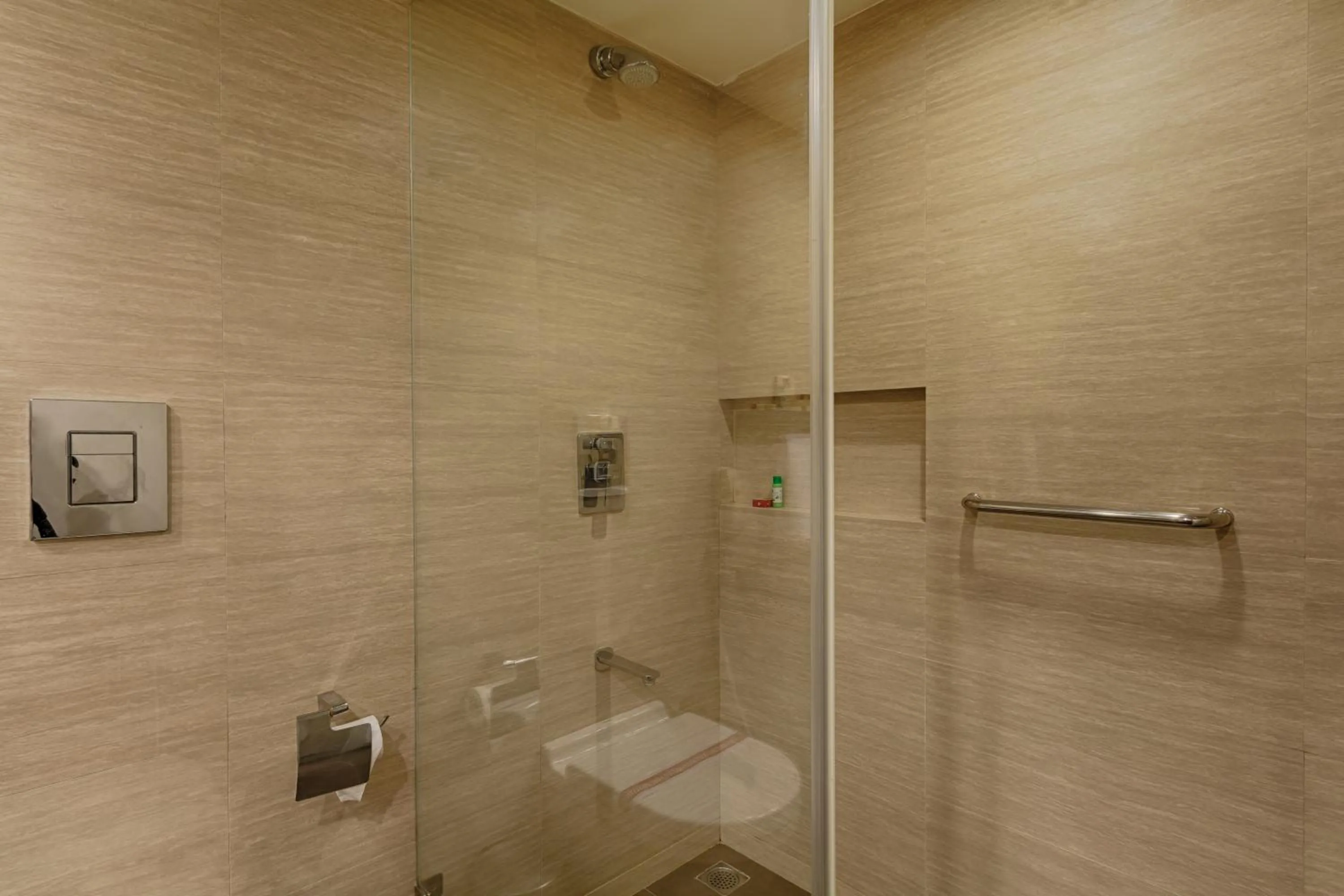 Bathroom in Quality Hotel D V Manor