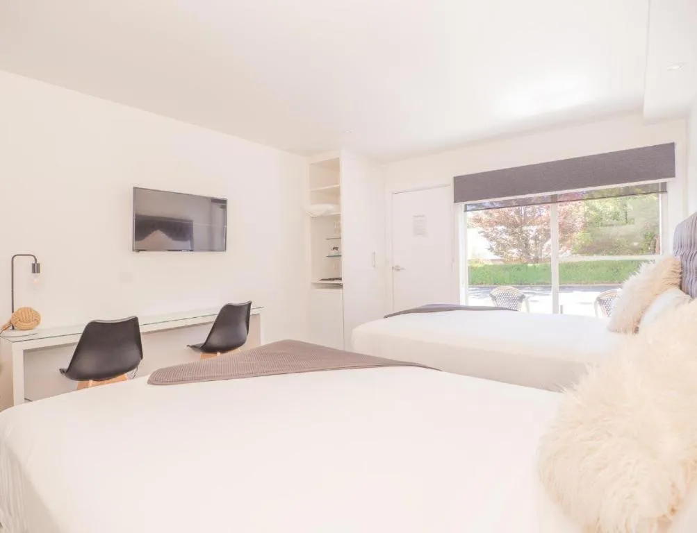 Bed in Tower Motel Marysville