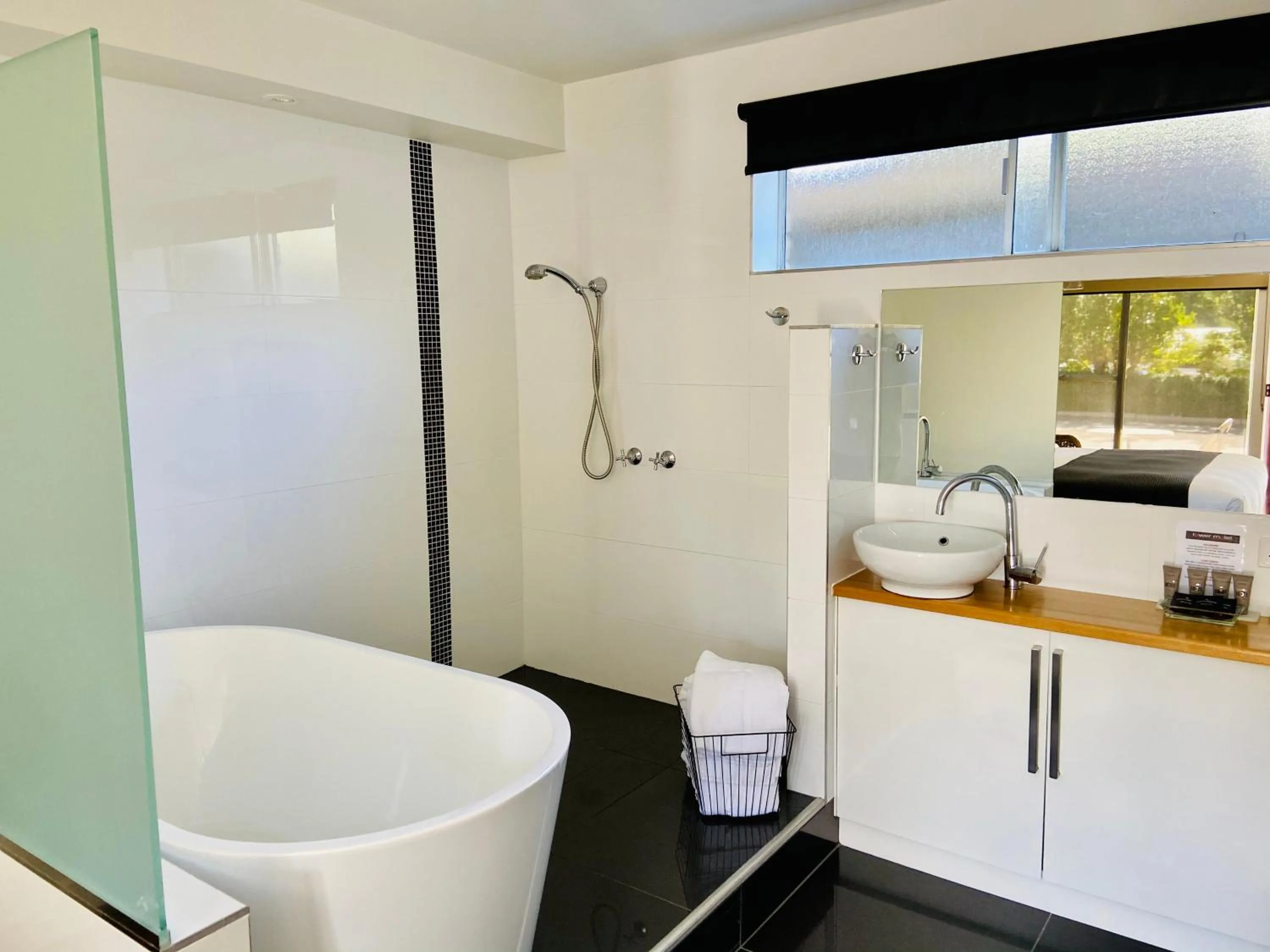 Bathroom in Tower Motel Marysville