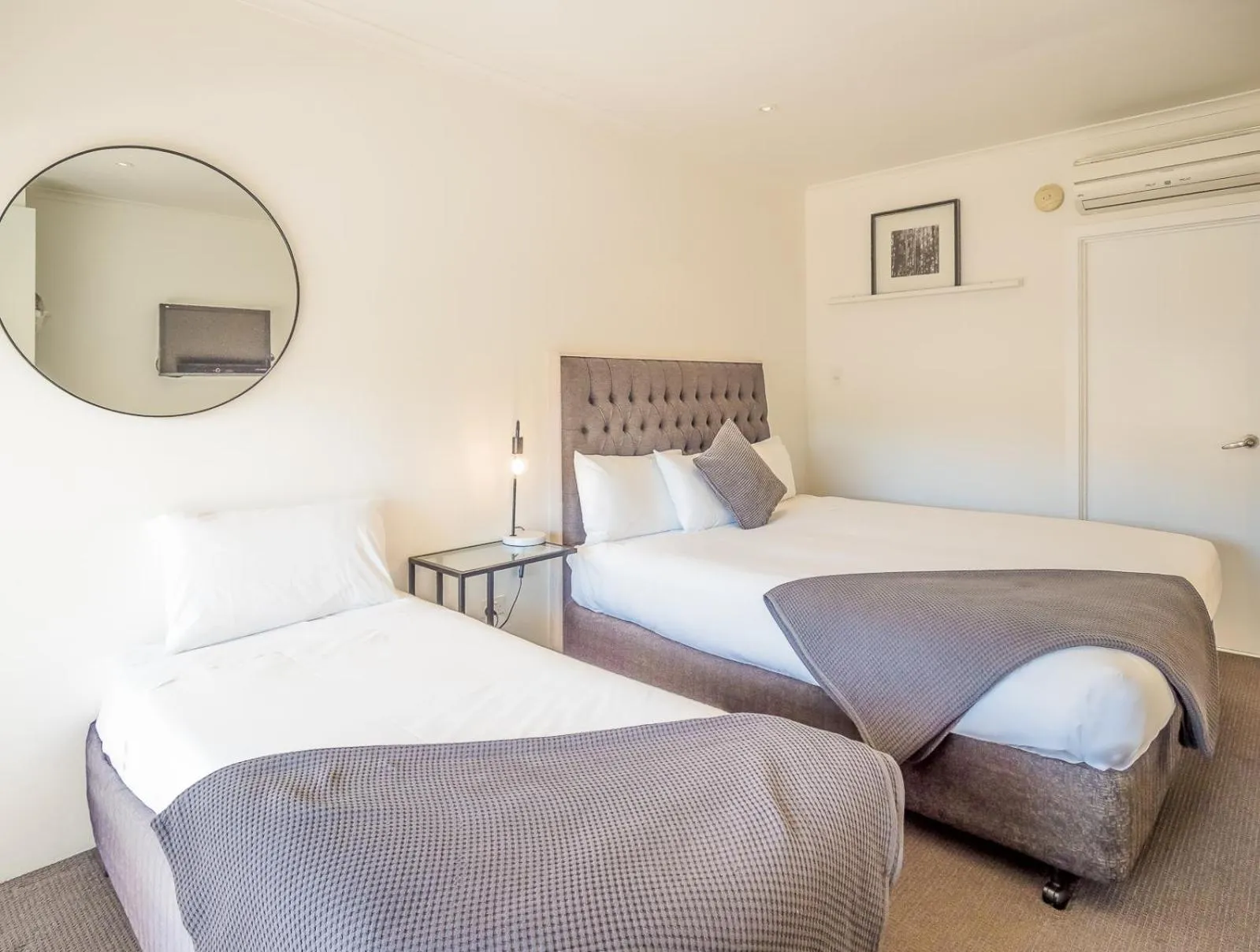 Bedroom, Bed in Tower Motel Marysville