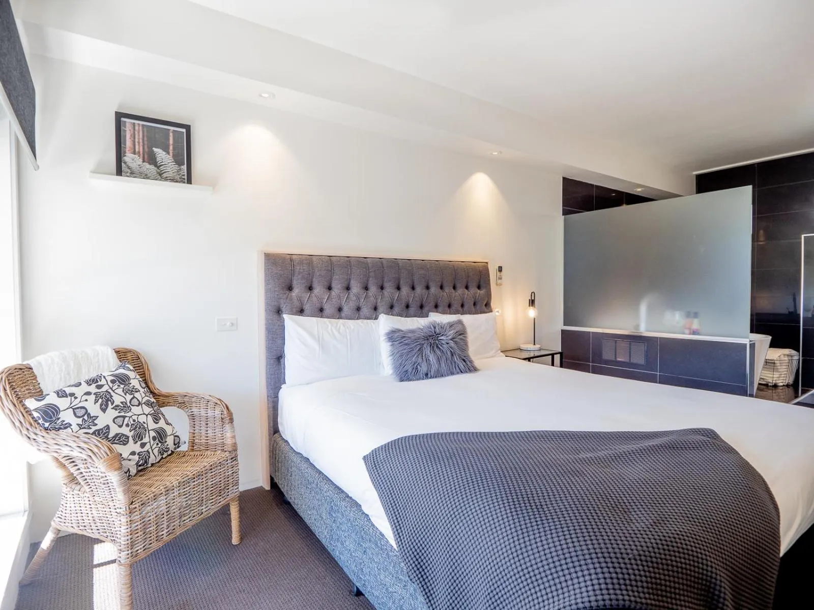 Bed in Tower Motel Marysville