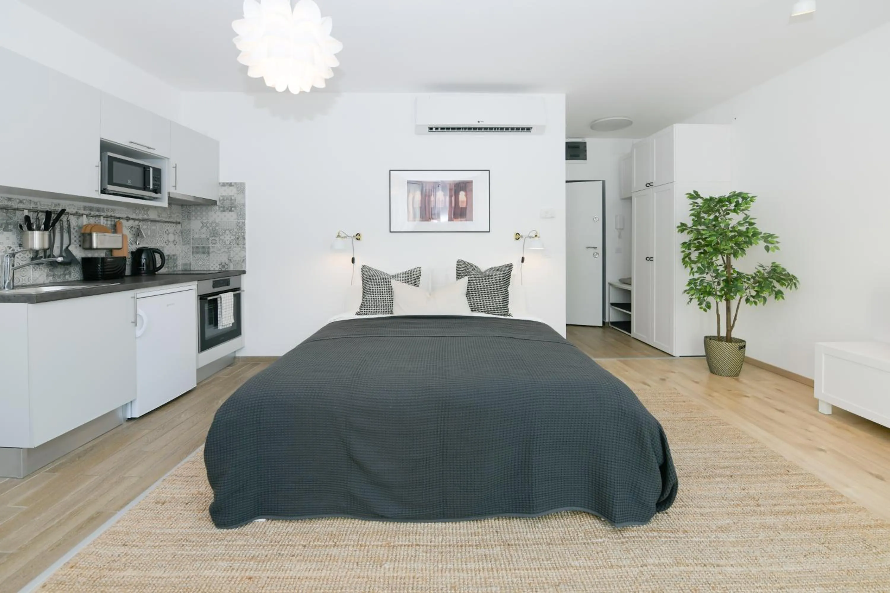 Facade/entrance, Bed in Elisabeth Downtown Apartments by FirstHost