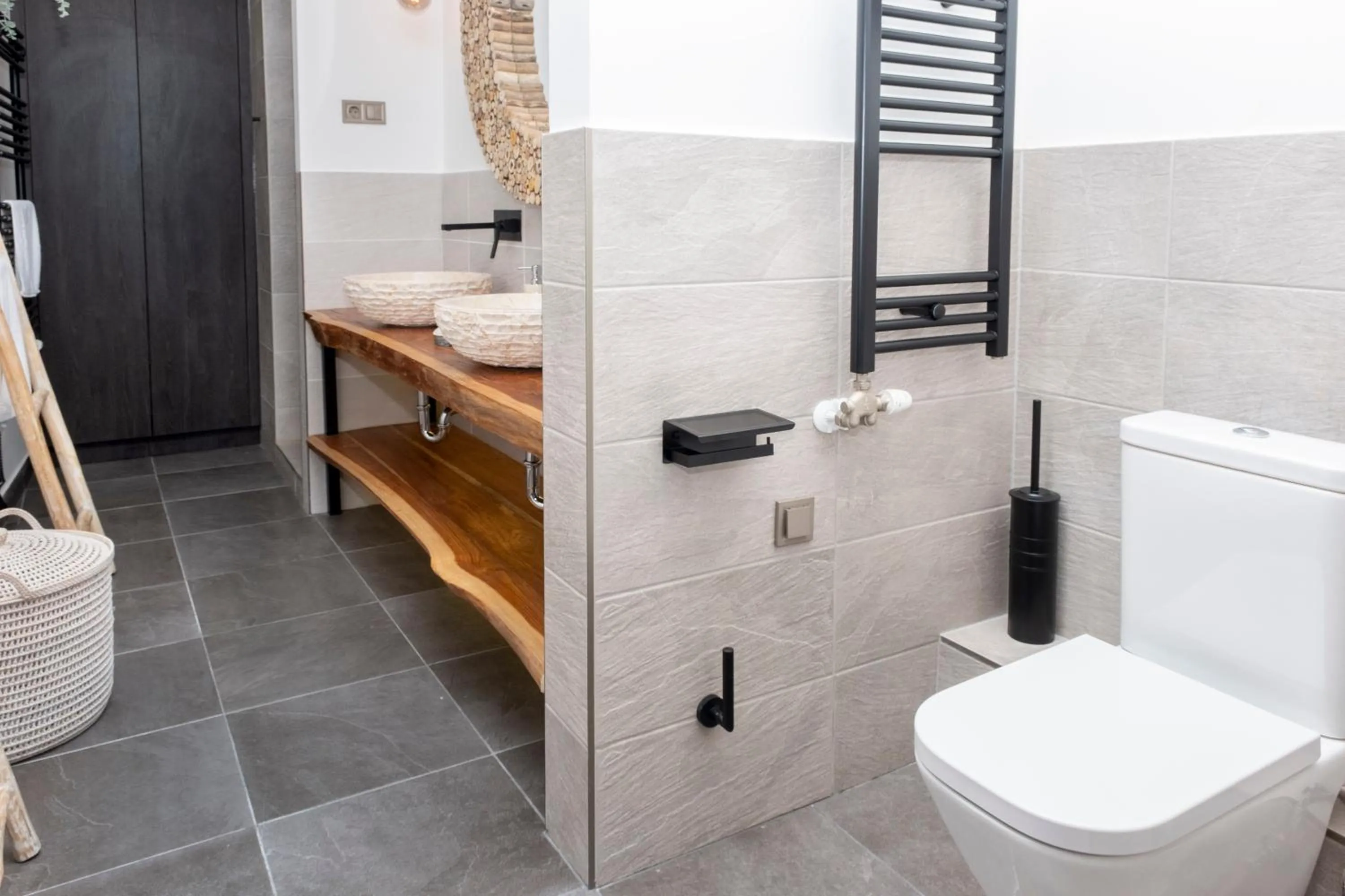 Toilet in Elisabeth Downtown Apartments by FirstHost