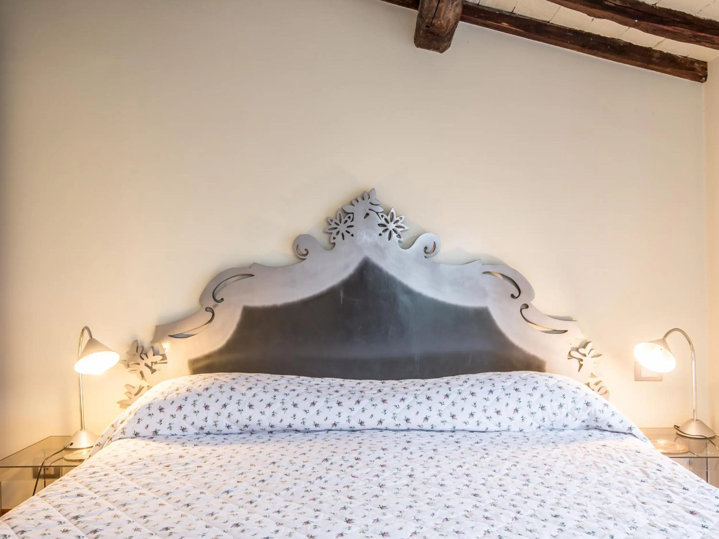 Bed in Campo de Fiori Luxury House