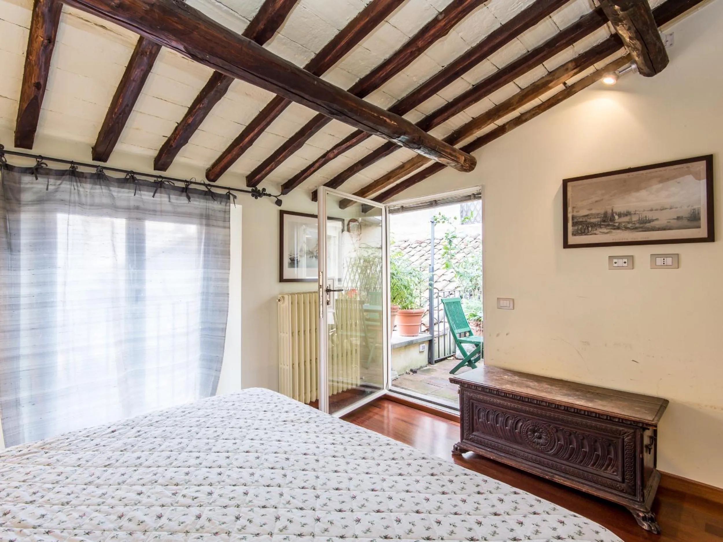 Bed in Campo de Fiori Luxury House