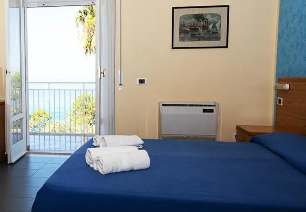 Bedroom, Bed in Hotel Parthenius Cirella di Diamante