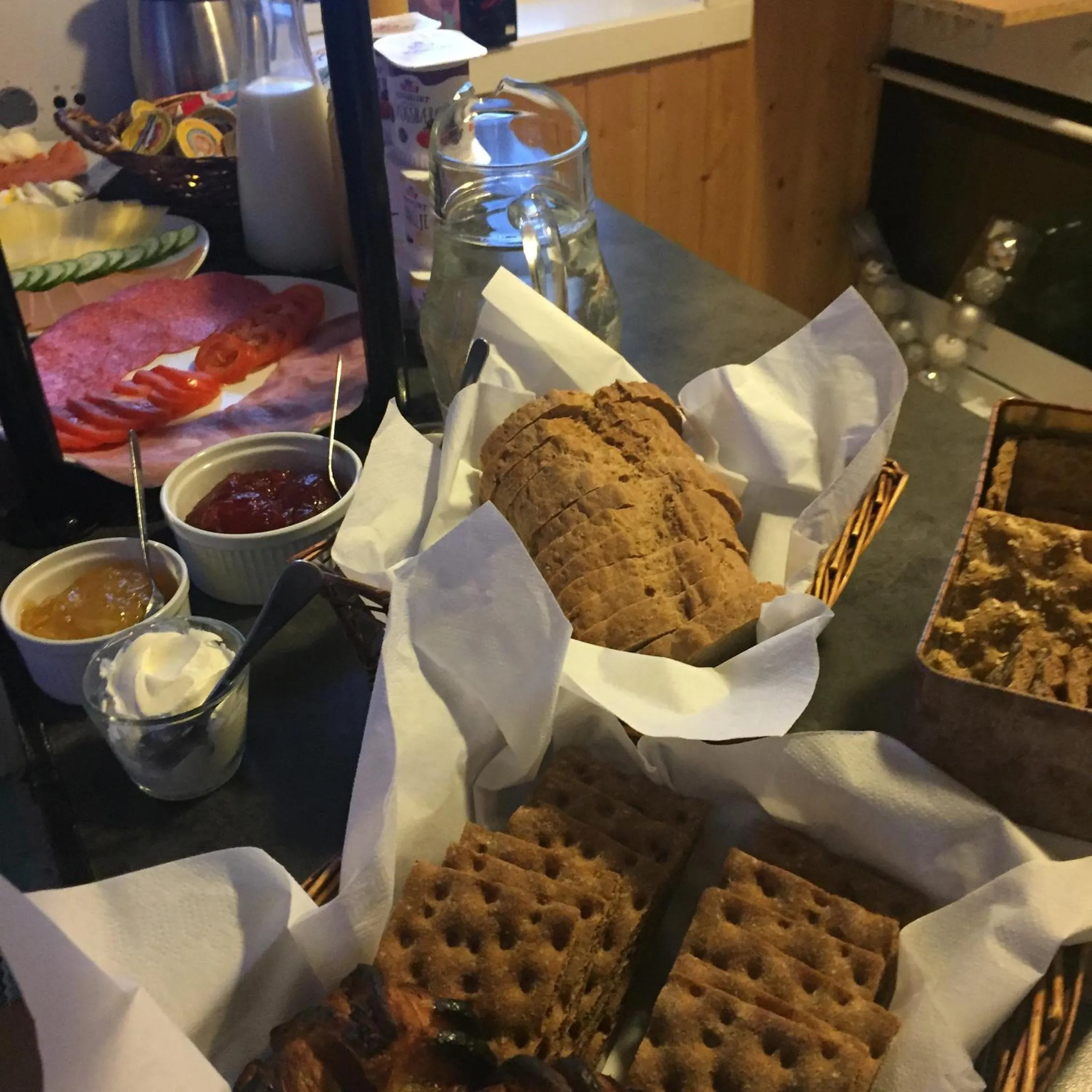 Food close-up in BIRK bed & birds