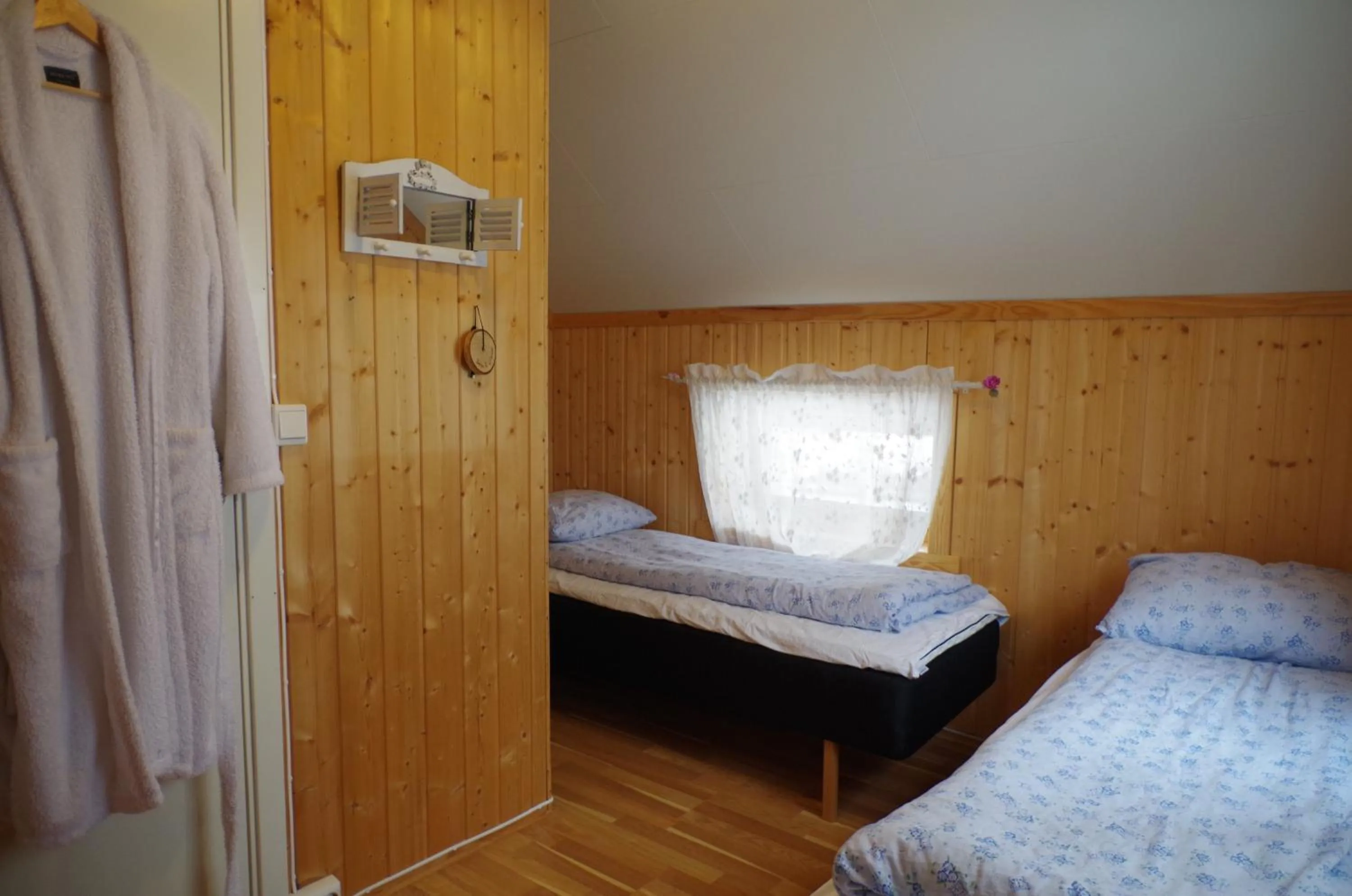 Bed in BIRK bed & birds