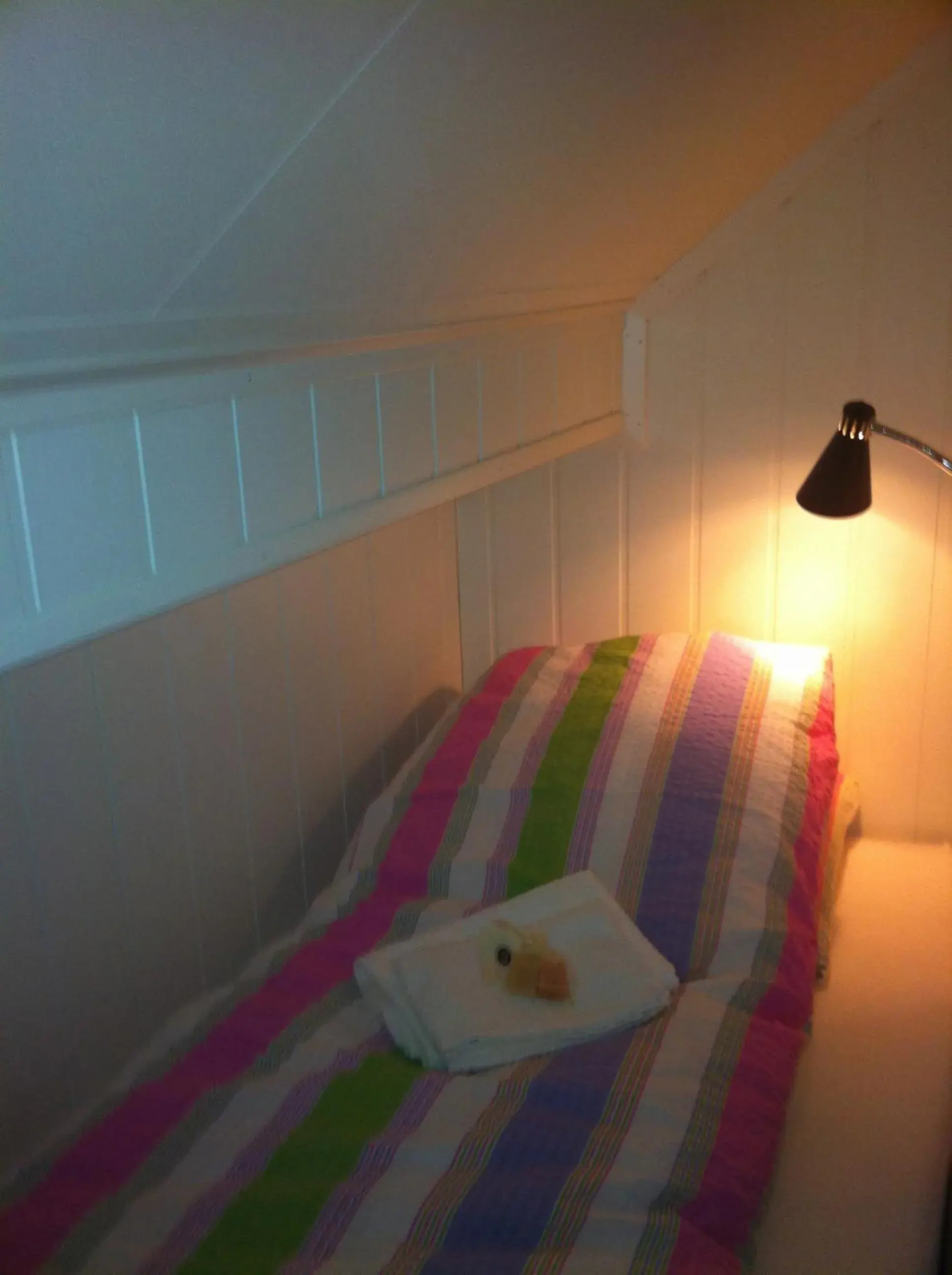 Single Room with Shared Bathroom in BIRK bed & birds Single Room with Shared Bathroom in BIRK bed & birds