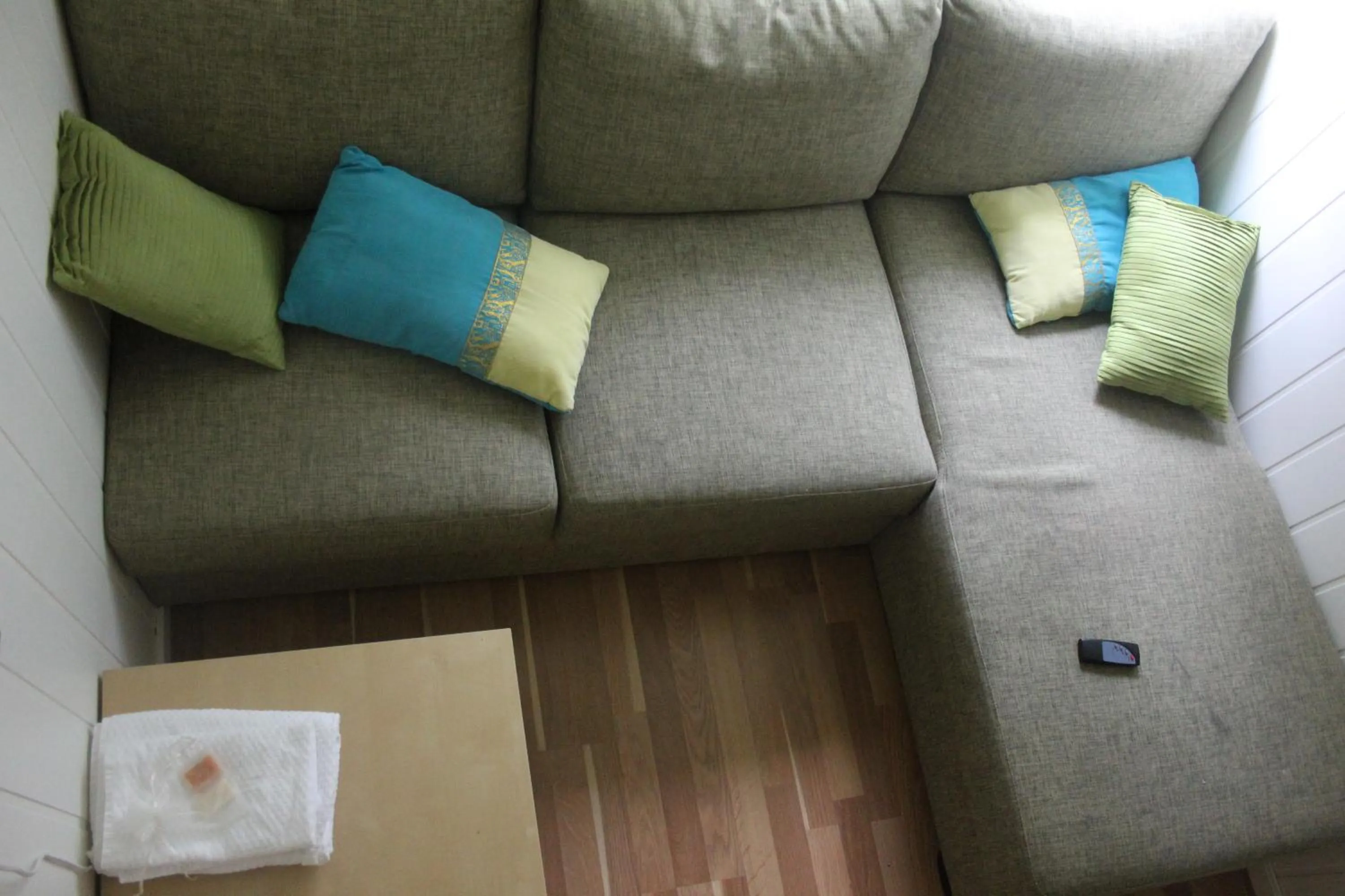 Decorative detail in BIRK bed & birds