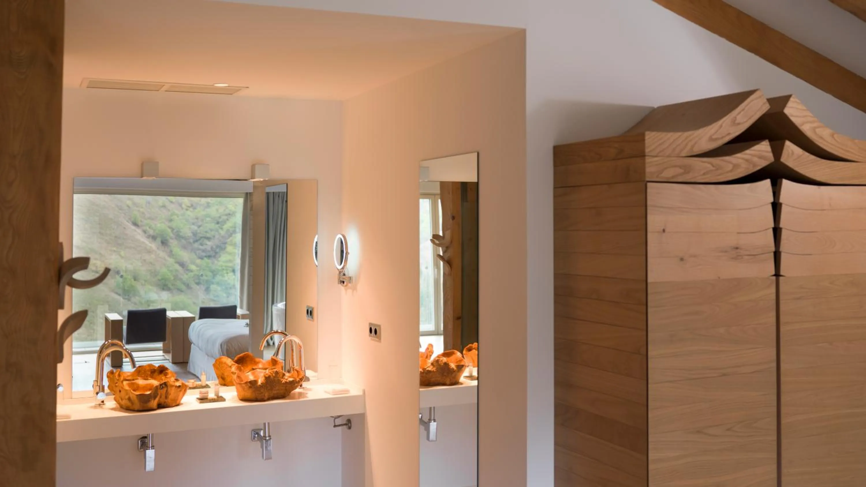 wardrobe in Arantza Hotela - Boutique Hotel "Adults Only"