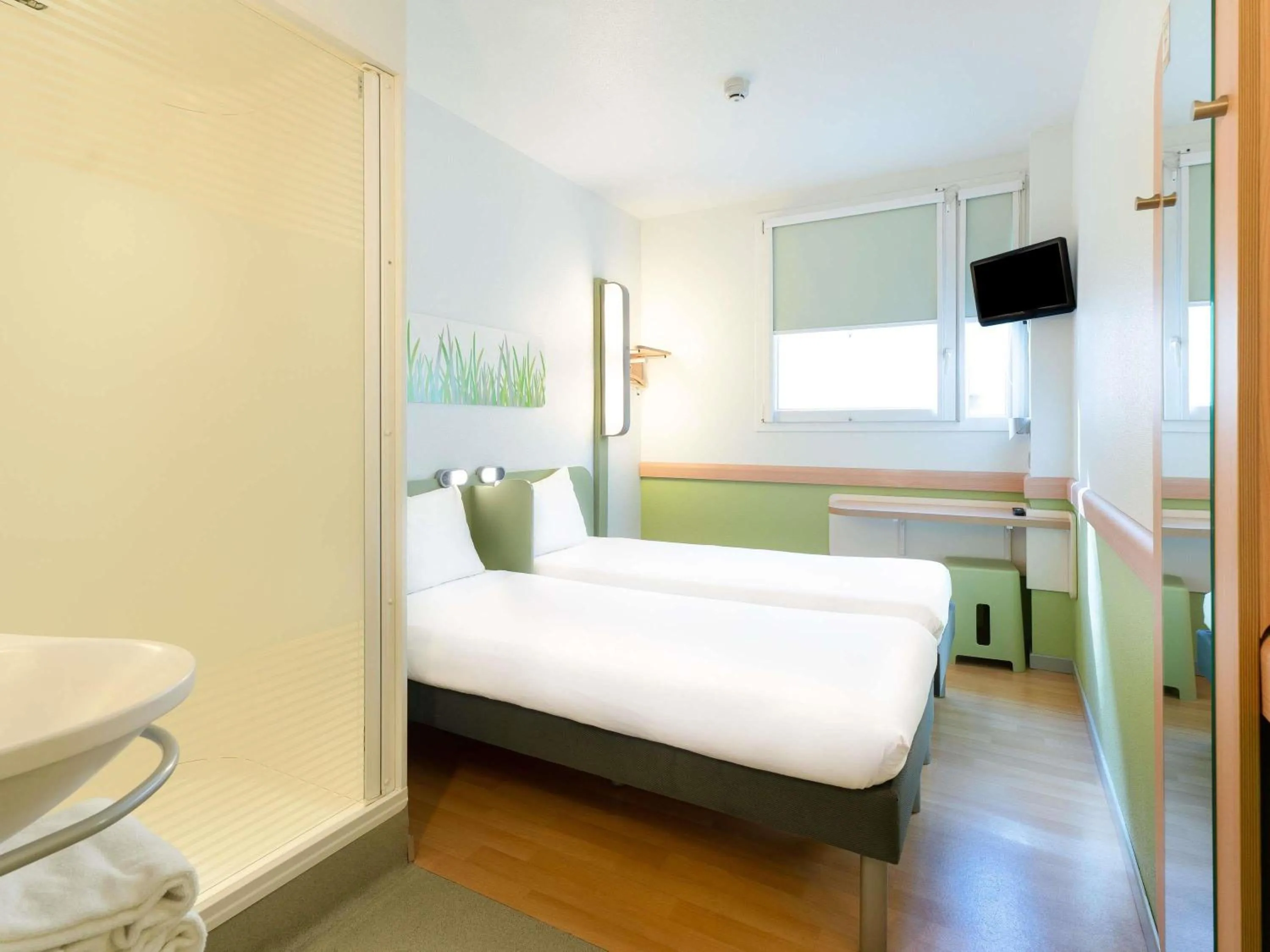 Bedroom, Bed in Ibis Budget Madrid Centro Las Ventas