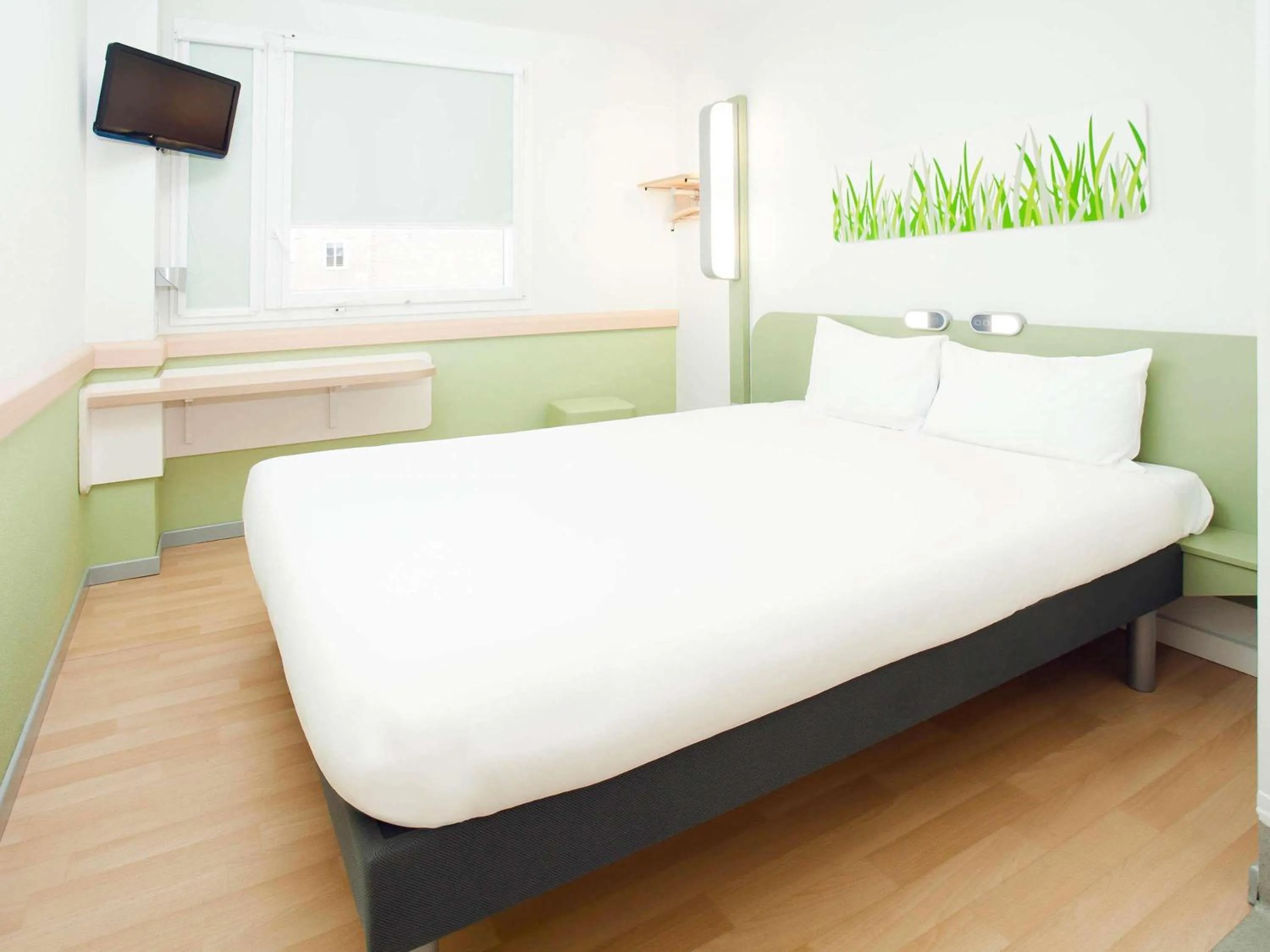 Bedroom, Bed in Ibis Budget Madrid Centro Las Ventas