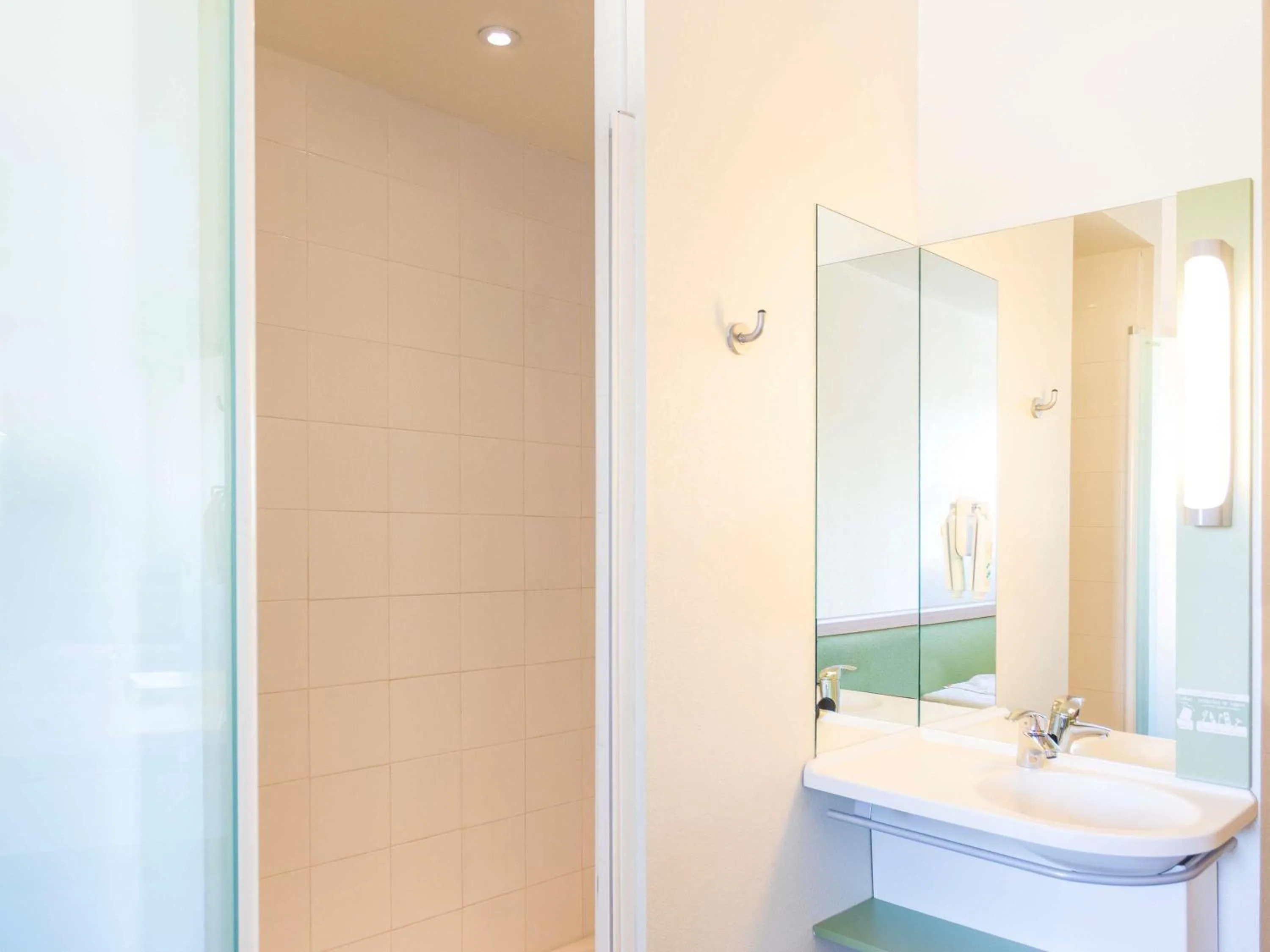 Bedroom in Ibis Budget Madrid Vallecas