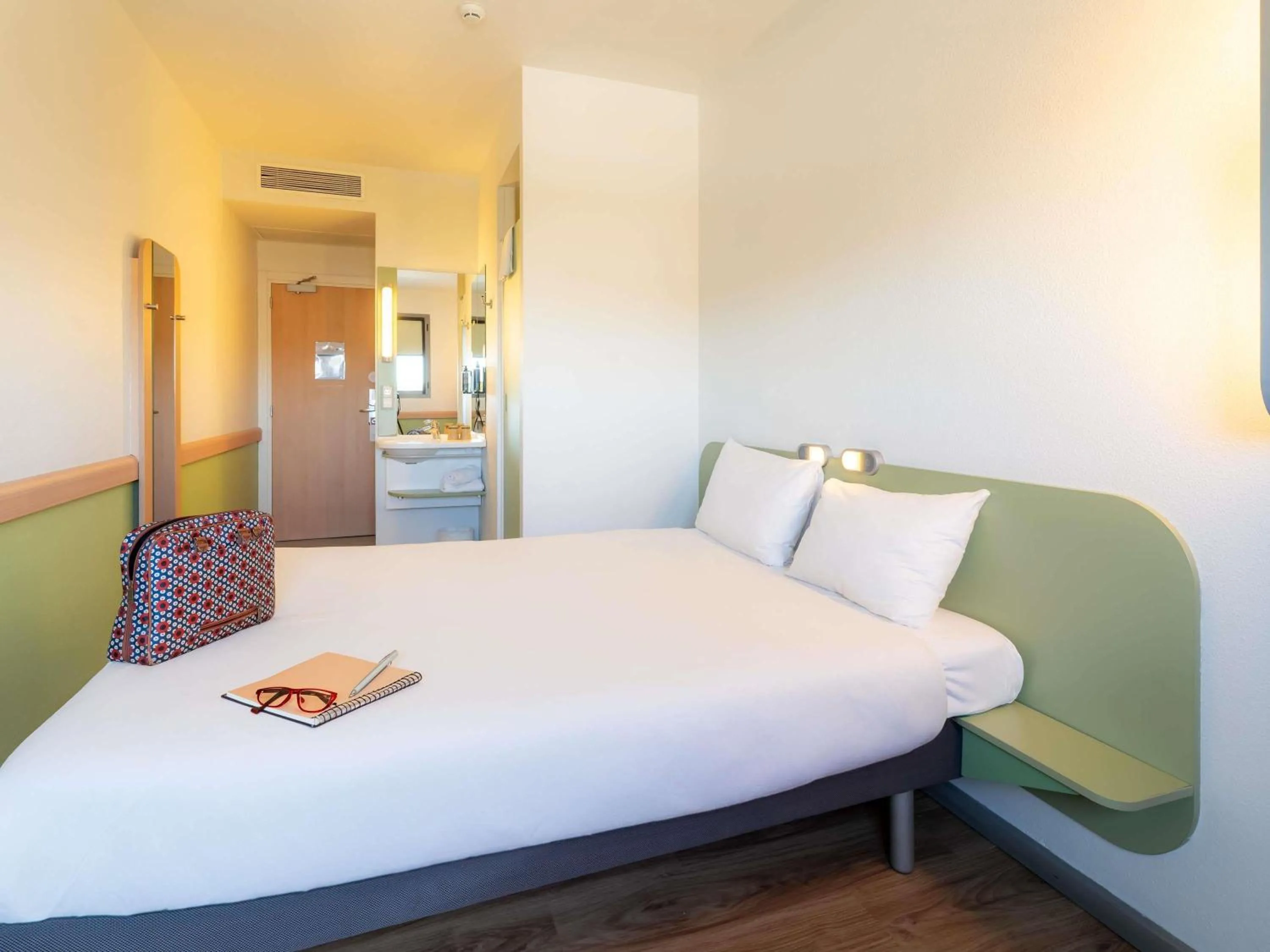 Bedroom, Bed in Ibis Budget Madrid Vallecas