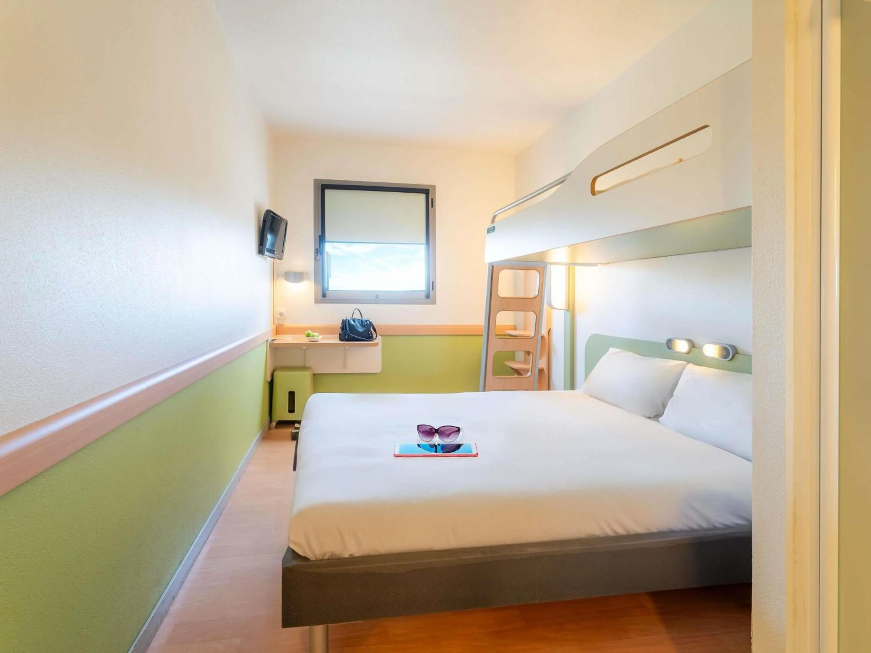 Bedroom, Bed in Ibis Budget Madrid Vallecas