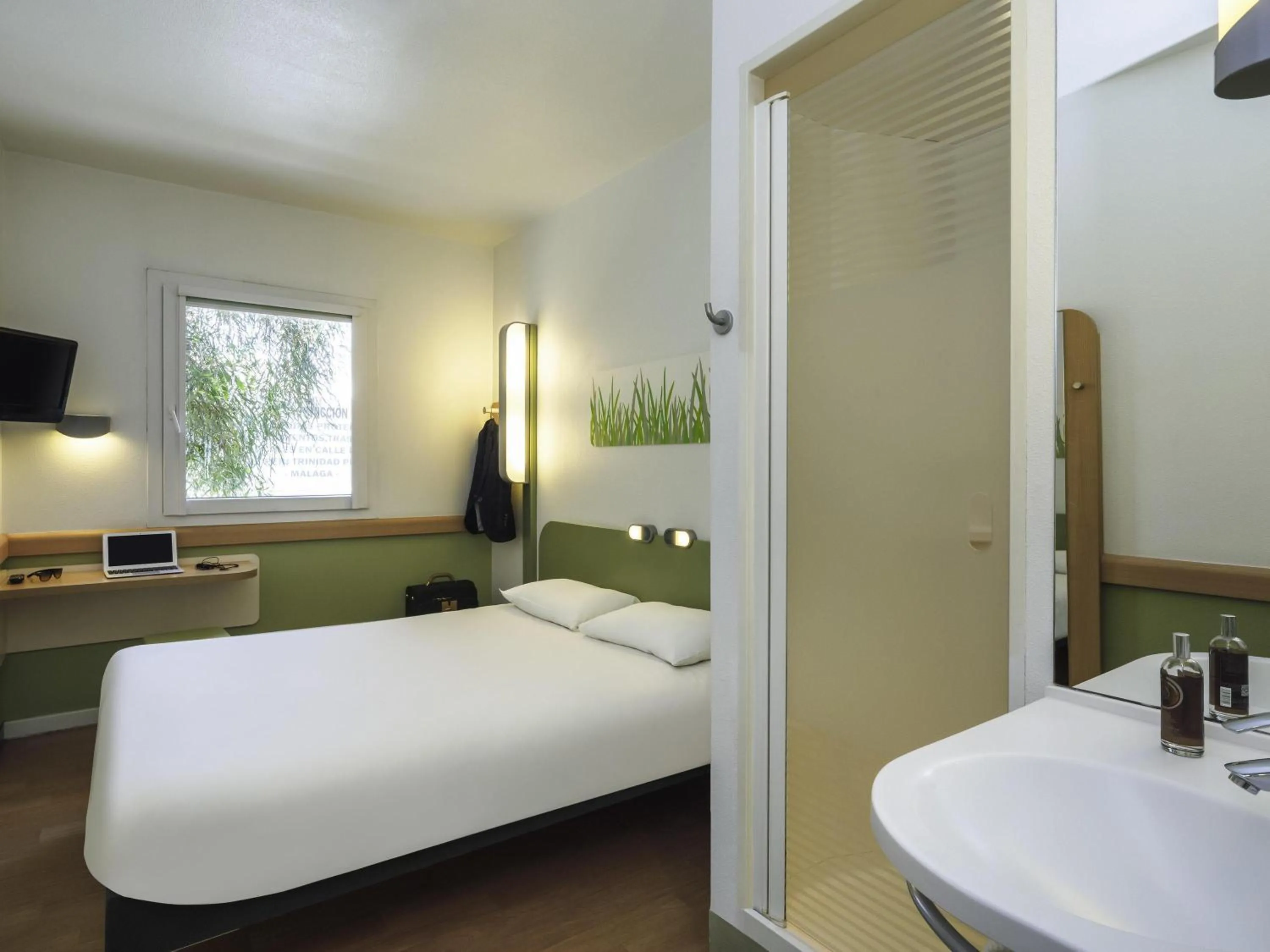 Bedroom, Bed in Ibis Budget Málaga Centro