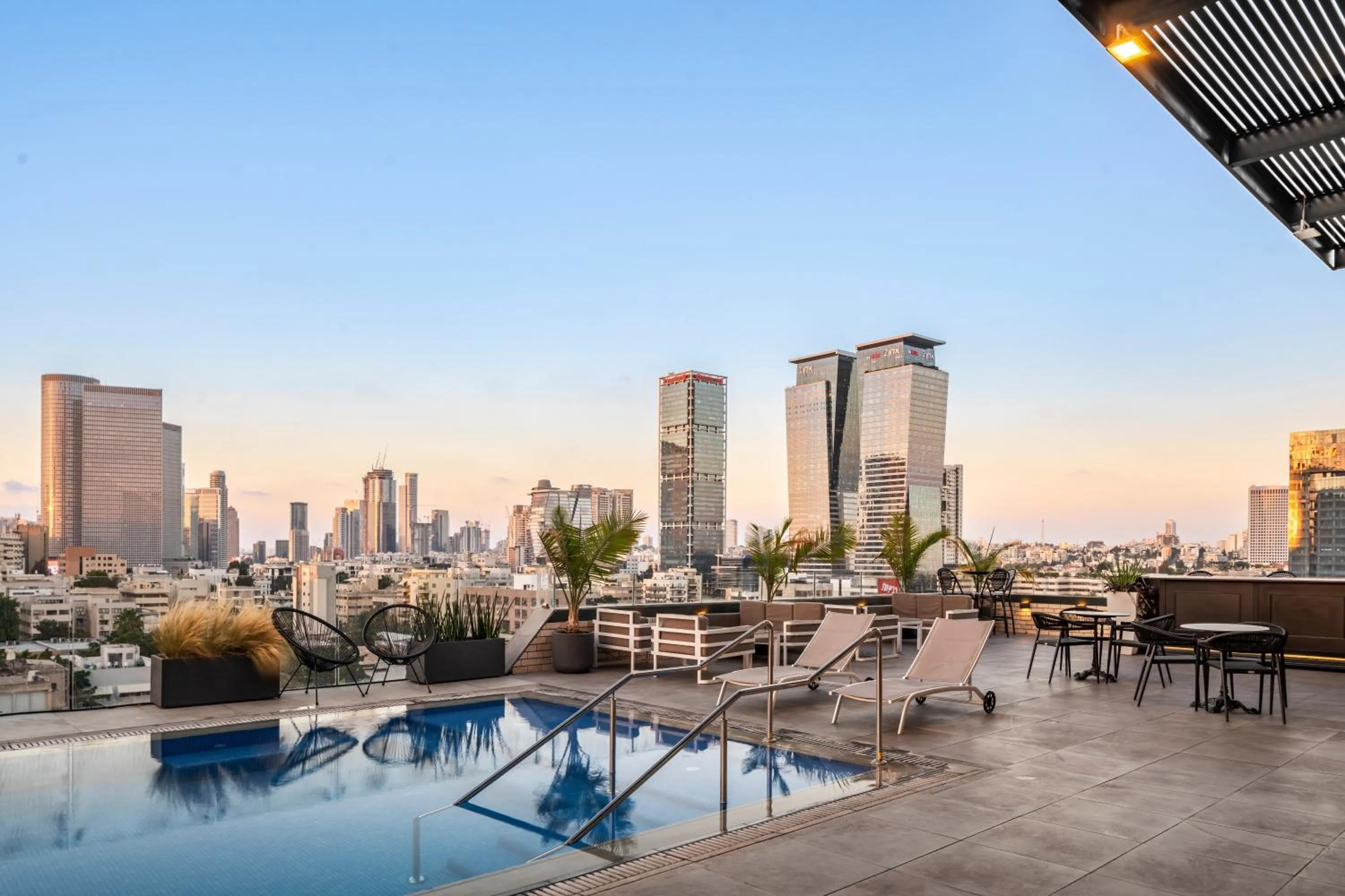 Day in Jo Shtibel Tel-Aviv