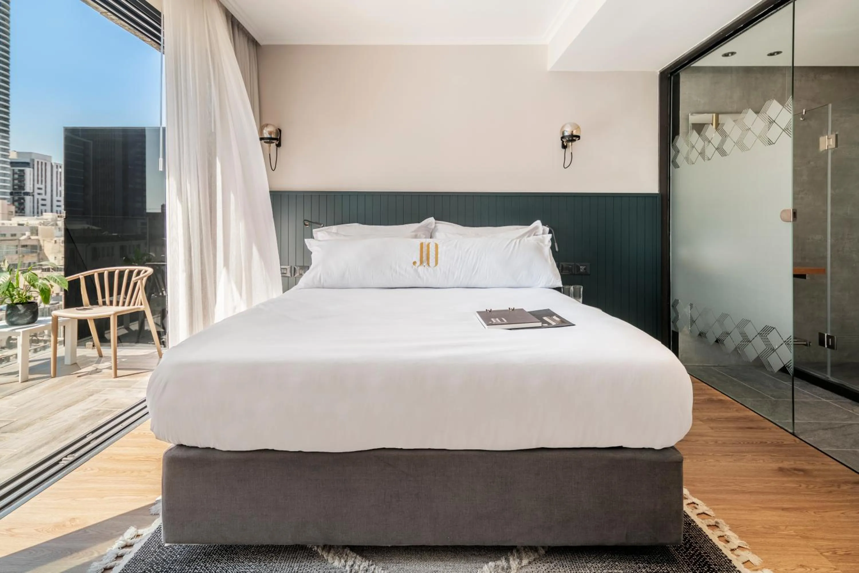 Bed in Jo Shtibel Tel-Aviv