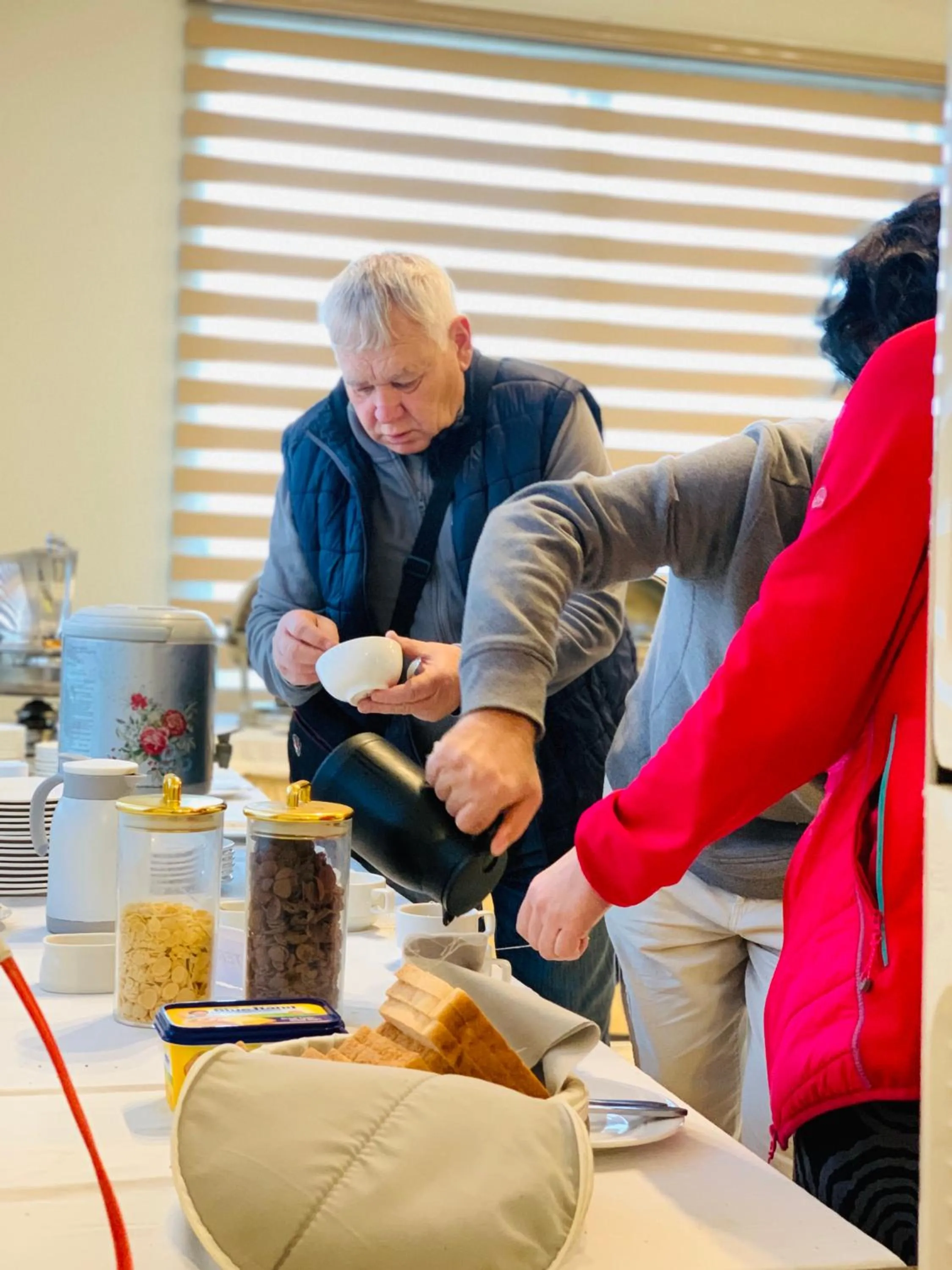 Restaurant/places to eat in Swat Palace Hotel By Northin