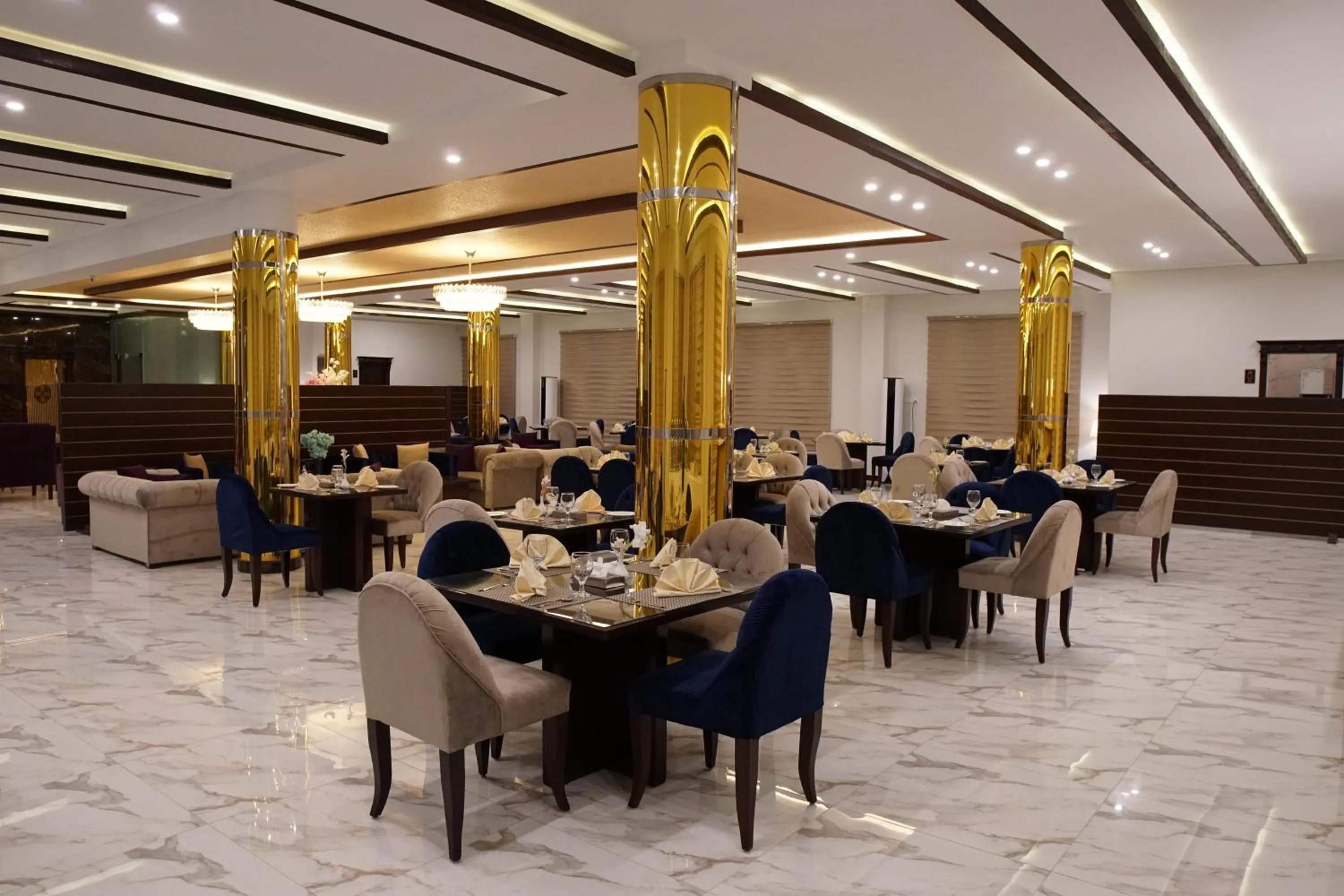 Restaurant/places to eat in Swat Palace Hotel By Northin