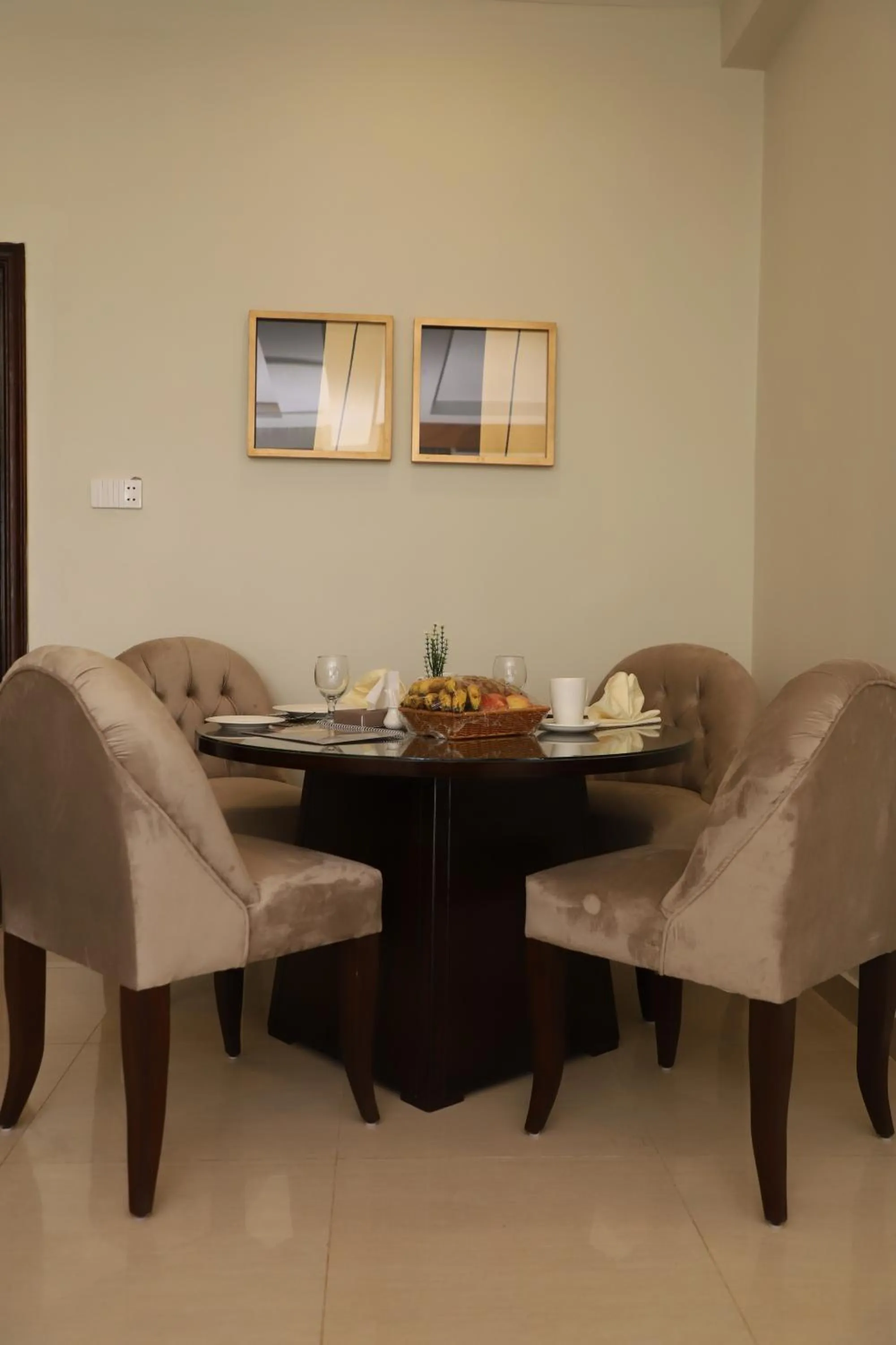 Dining area in Swat Palace Hotel By Northin