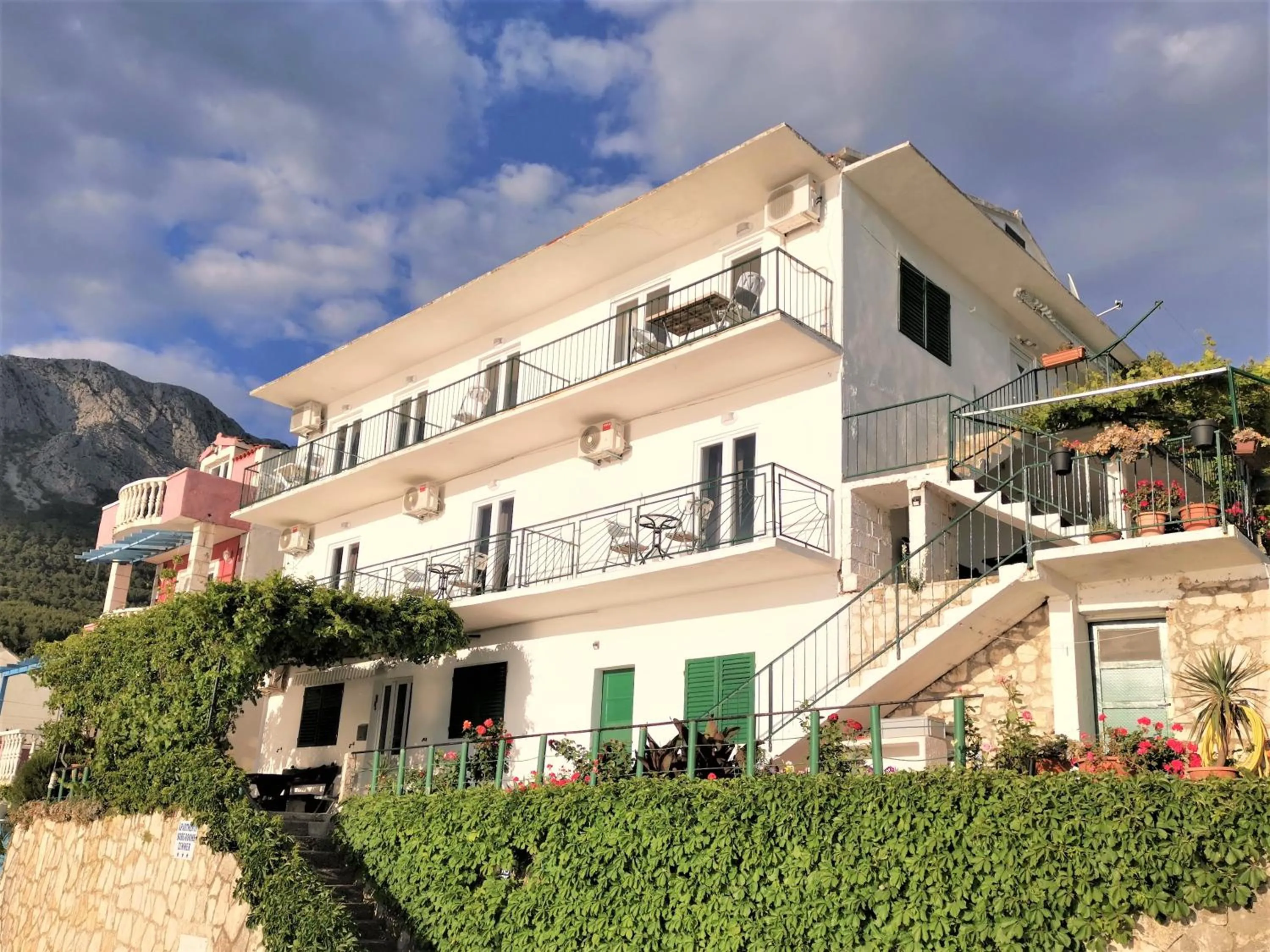 Property building in Apartmani Divić