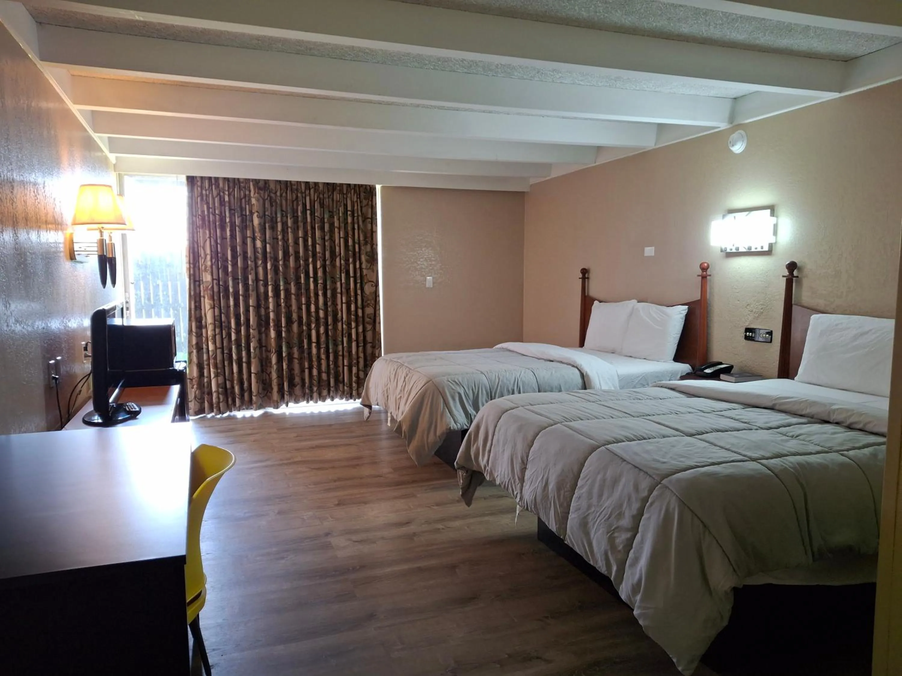 TV and multimedia, Bed in Hotel Weston