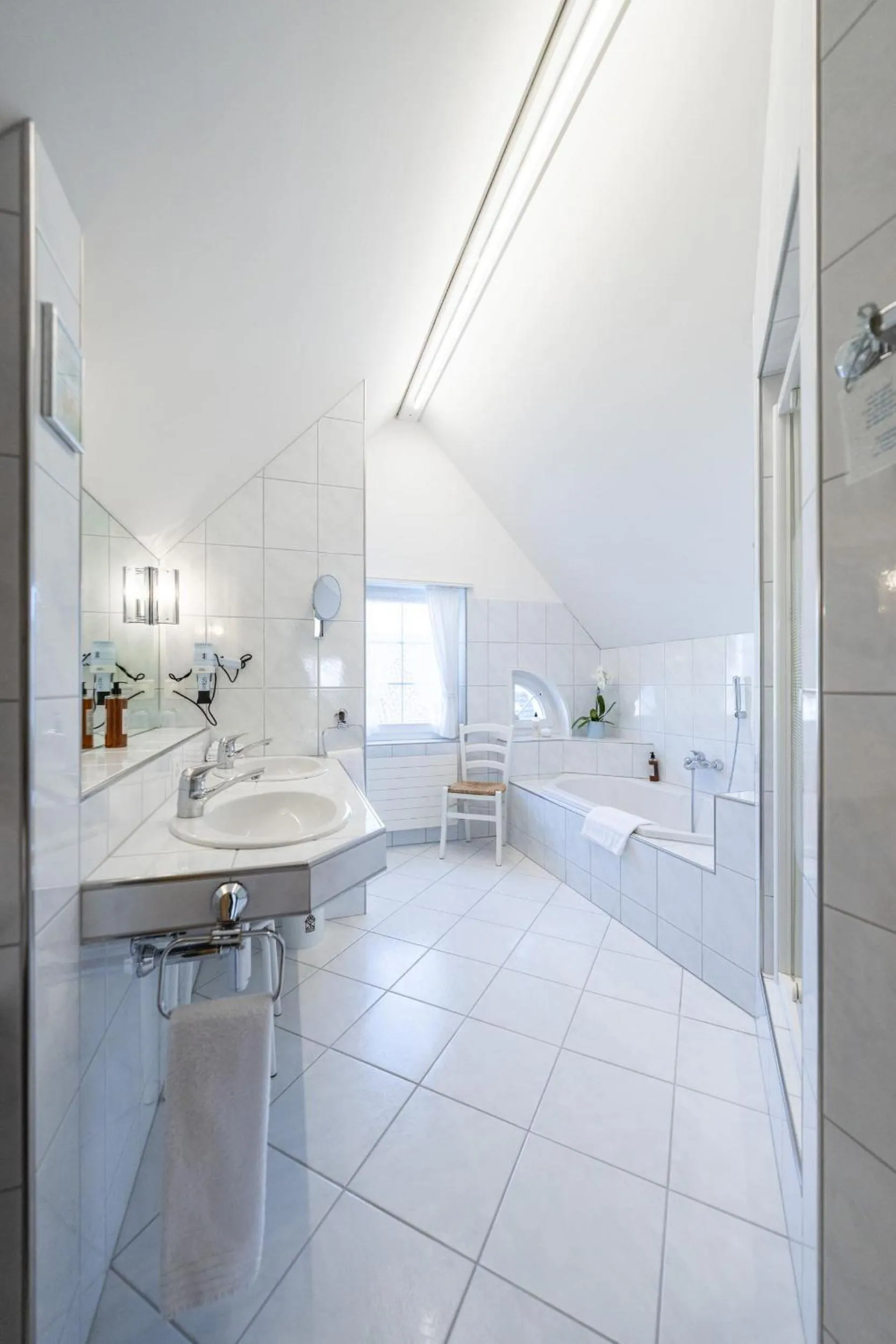 Bathroom, Bed in Hotel Säntis