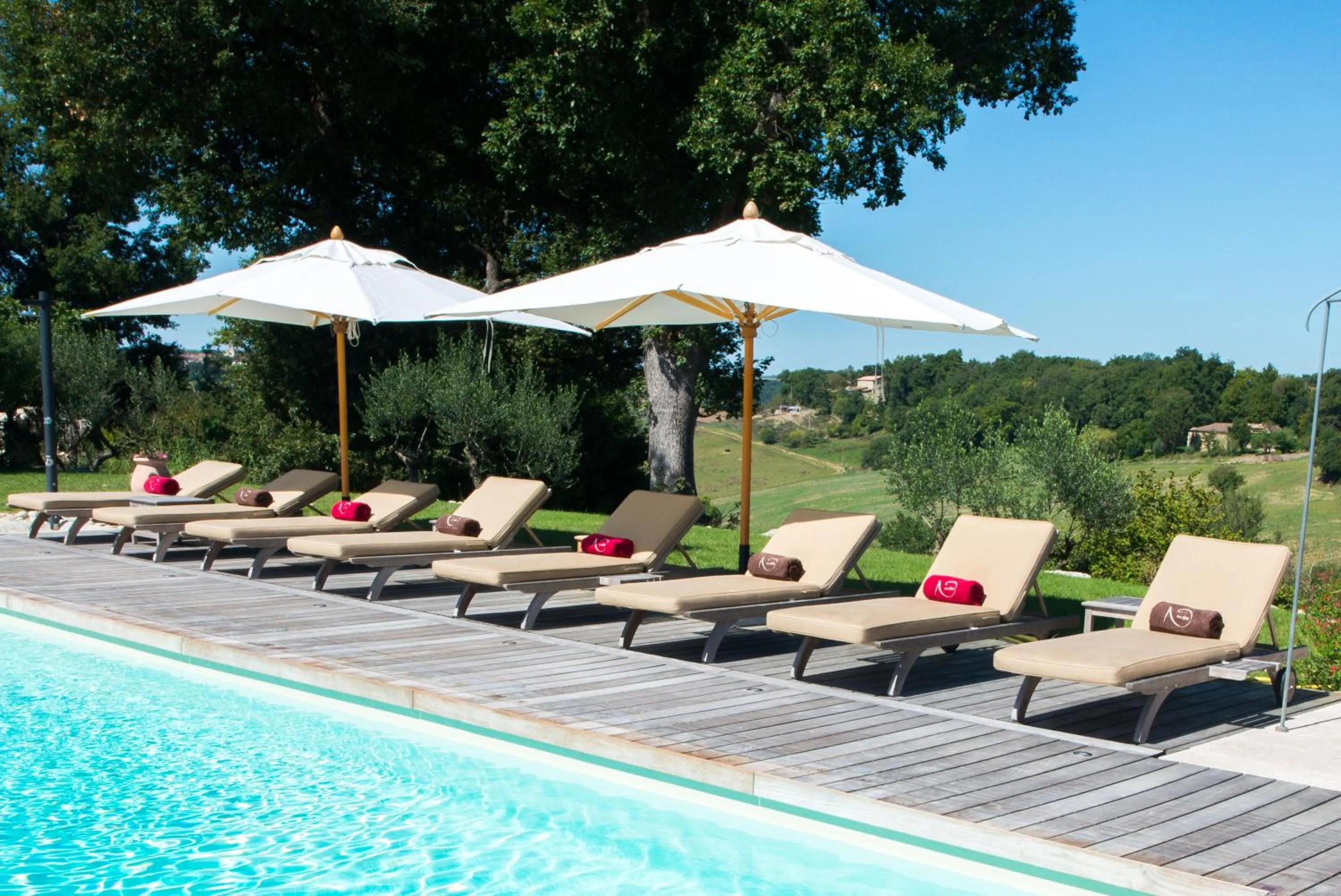 Swimming pool in Chambres d'hôtes Domaine de Nazère