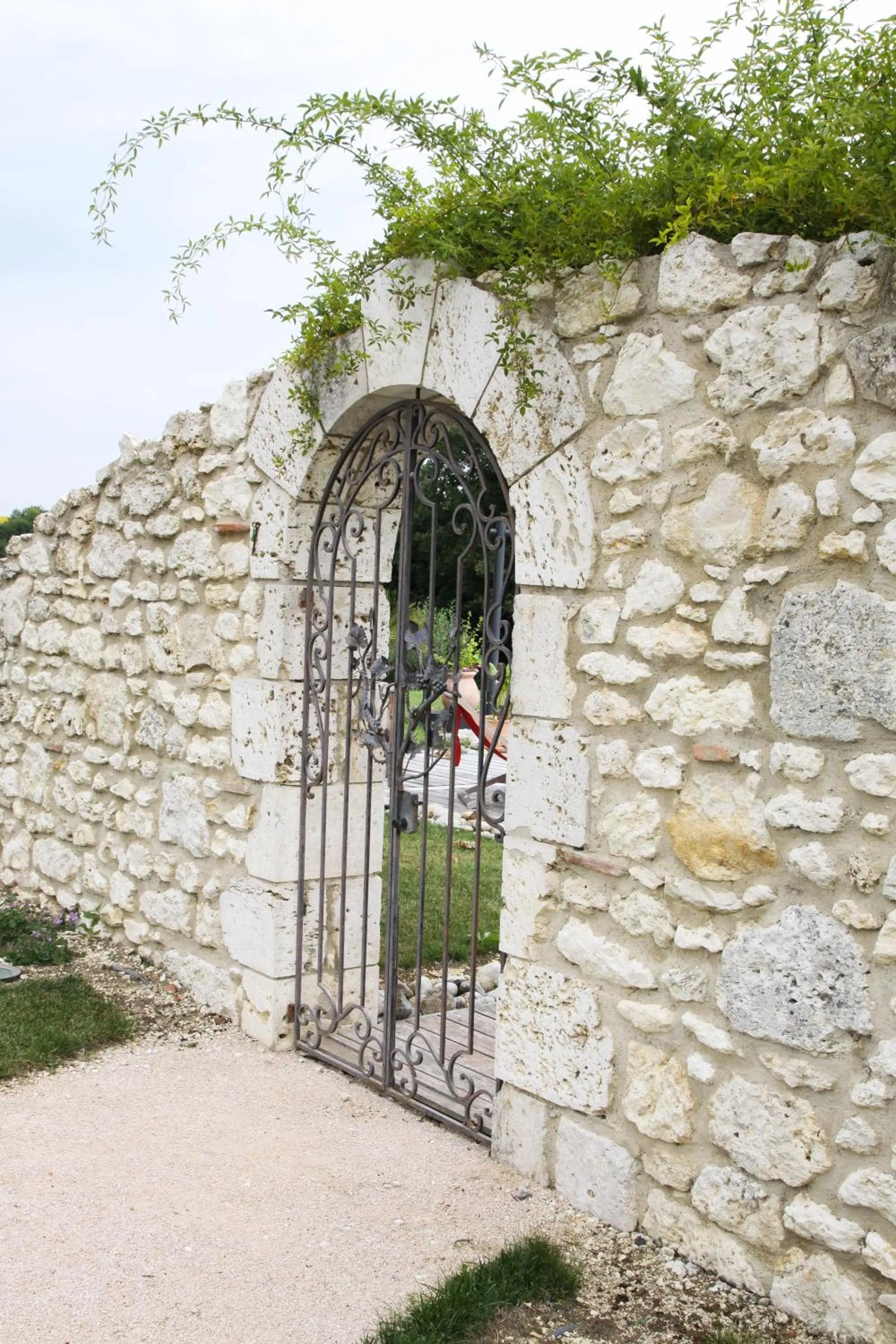 Swimming pool in Chambres d'hôtes Domaine de Nazère