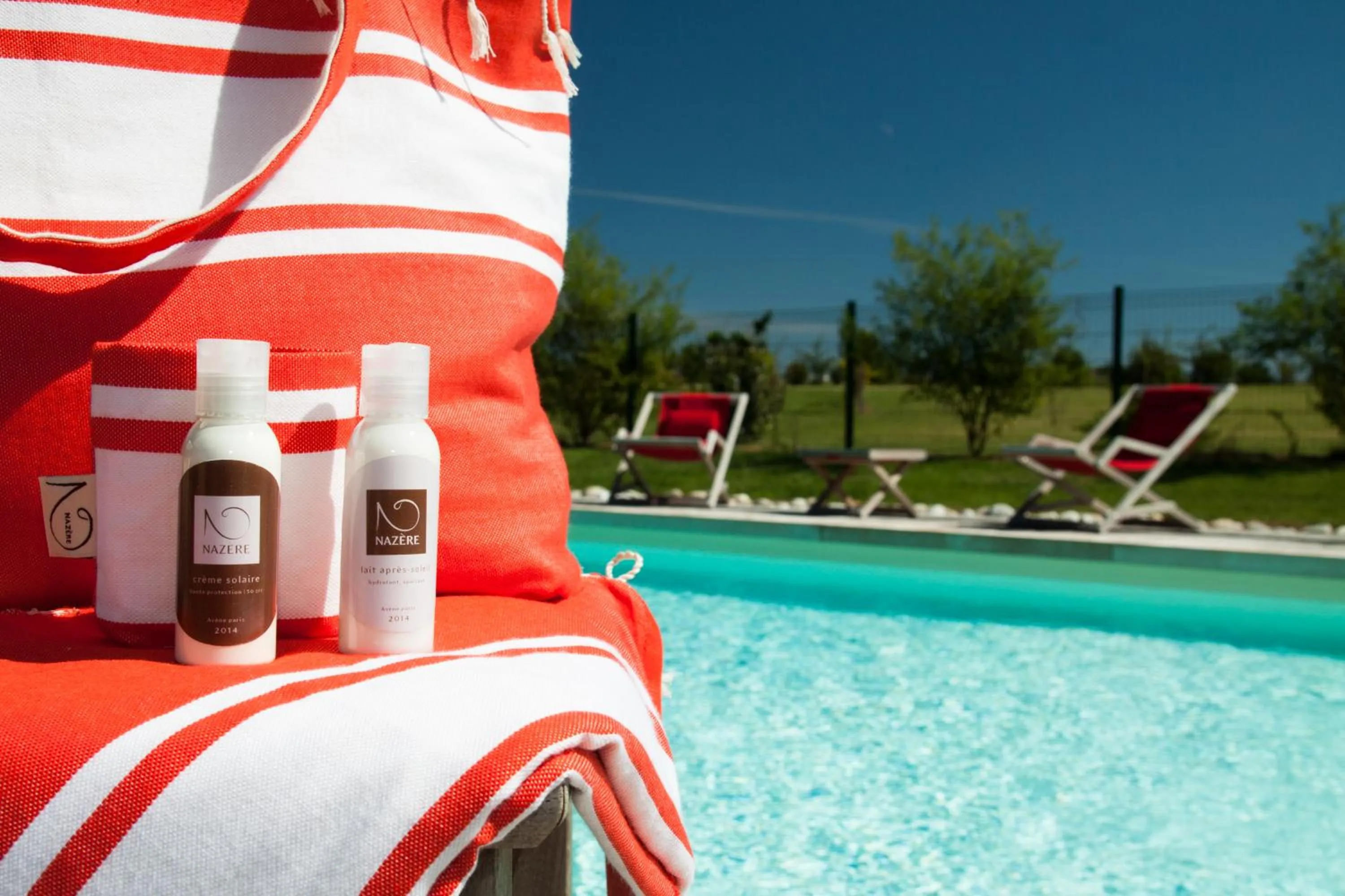 Swimming pool in Chambres d'hôtes Domaine de Nazère